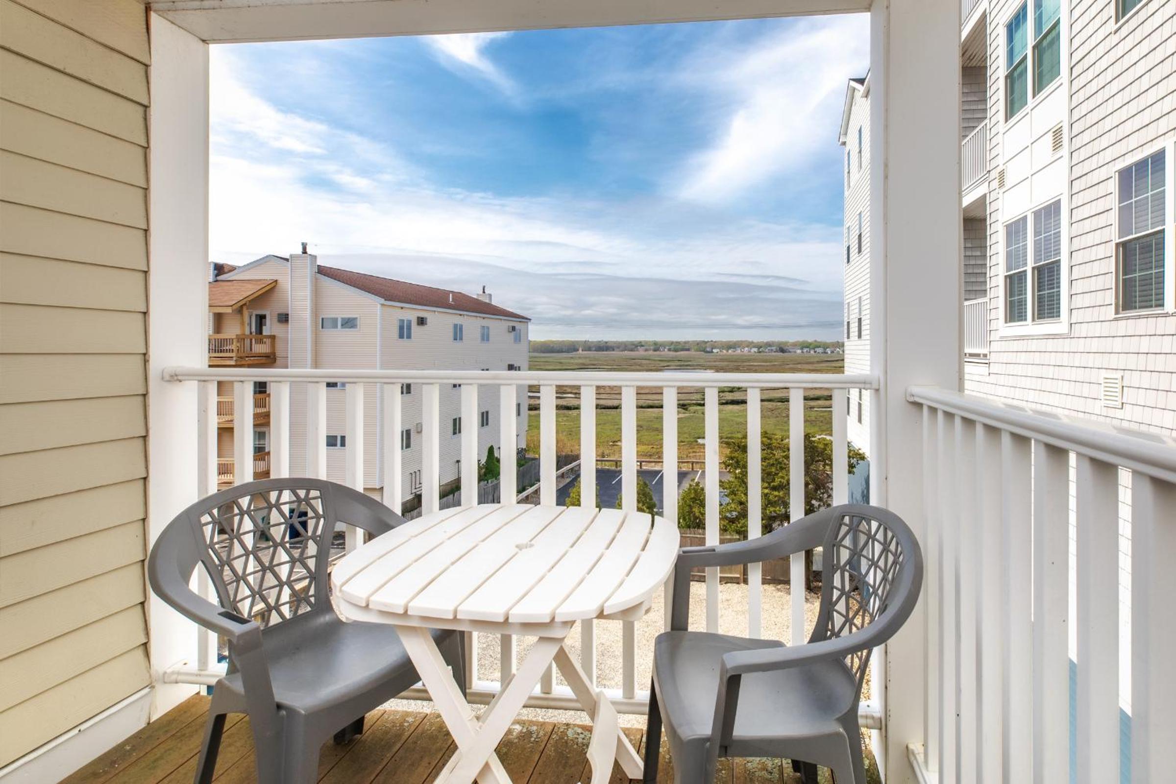 Atlantic Breeze Suites - Property Image 4