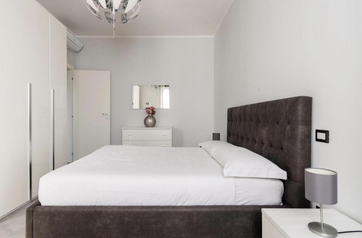 Luxury apartment in Prada District near MM Brenta & Milan Center - ideal for BUSINESS profiles