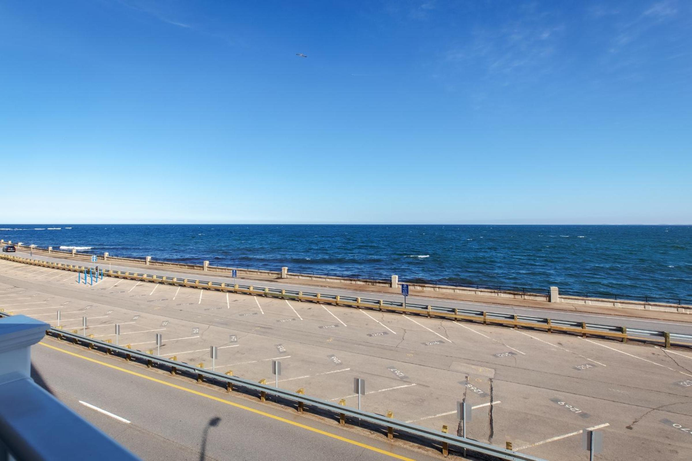 Atlantic Breeze Suites - Property Image 5