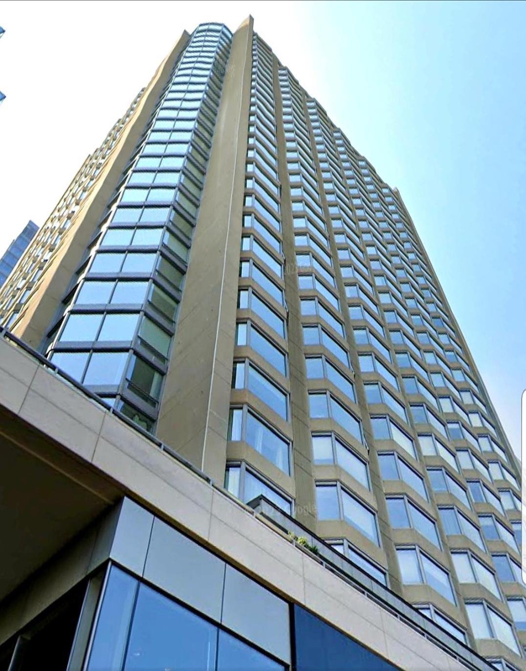 Elegant 2BR & 2BA Retreat in Prime Yorkville, Downtown