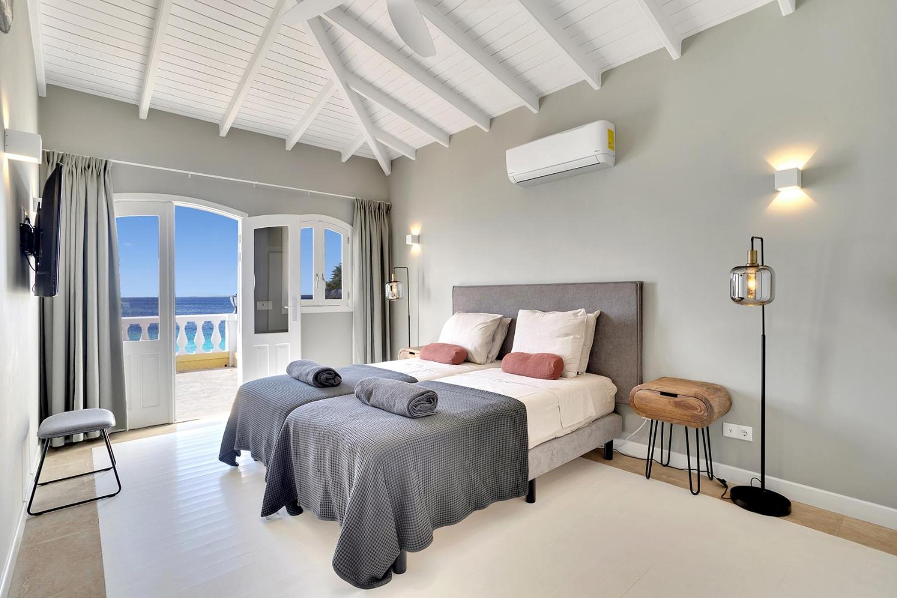 Oceanfront villa Casa Mar Azul