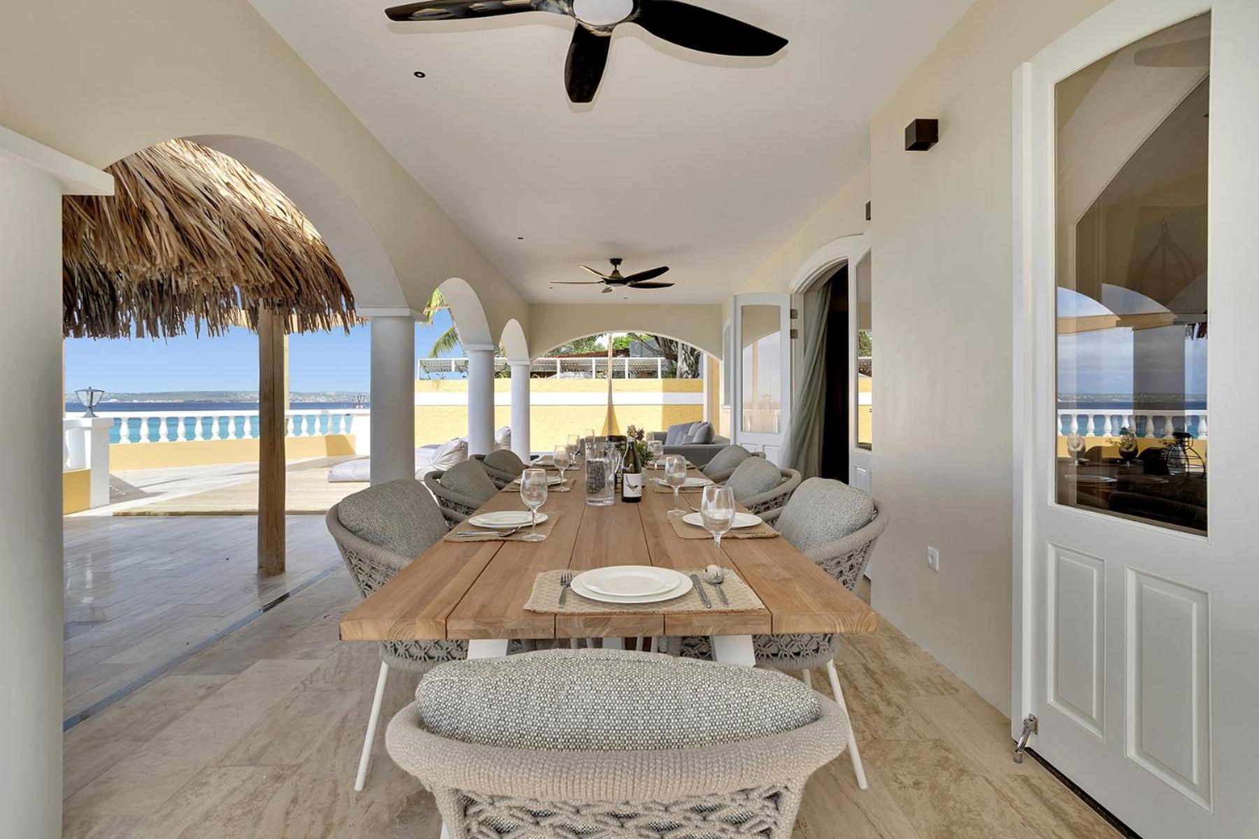 Oceanfront villa Casa Mar Azul