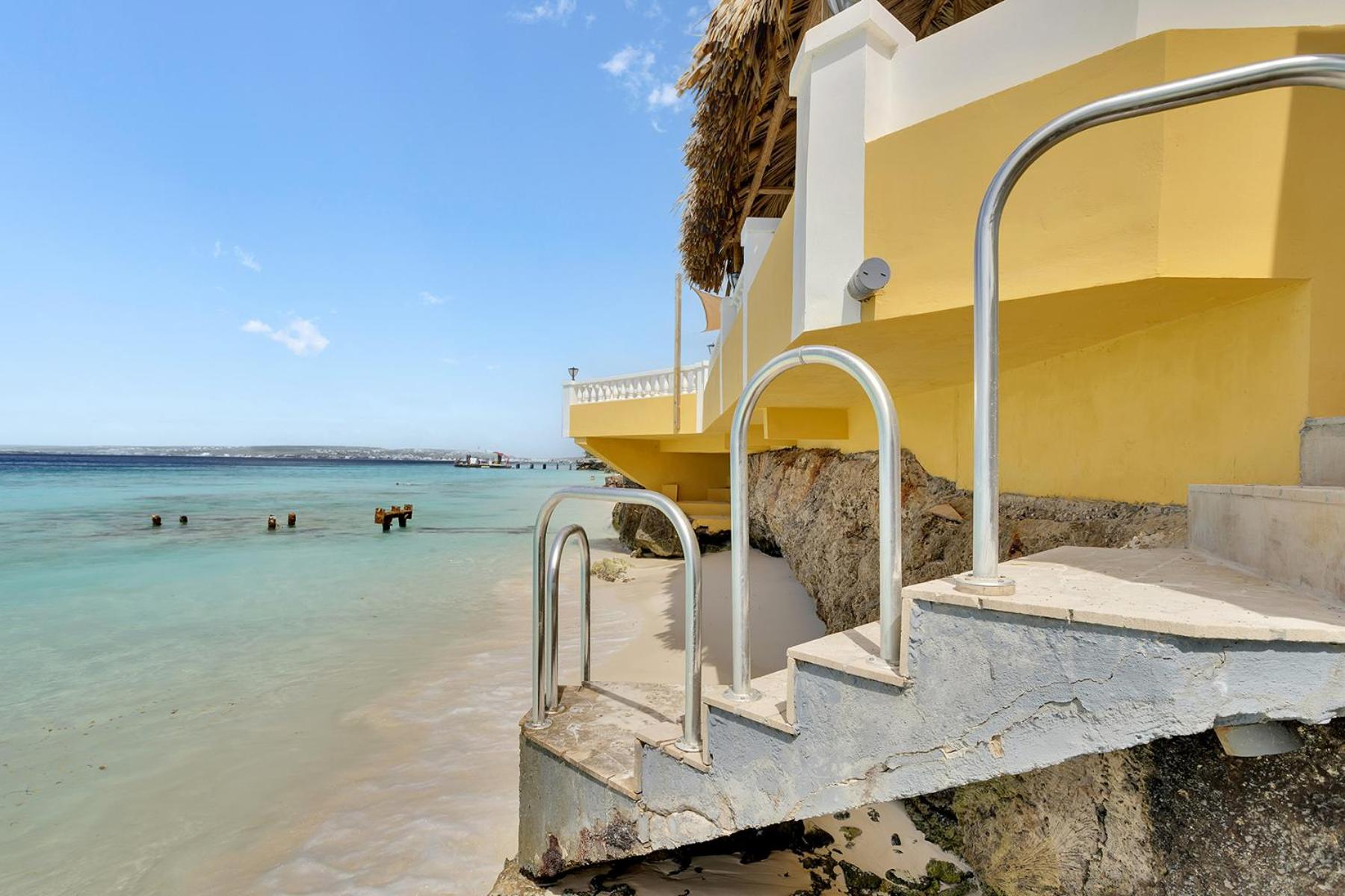 Oceanfront villa Casa Mar Azul