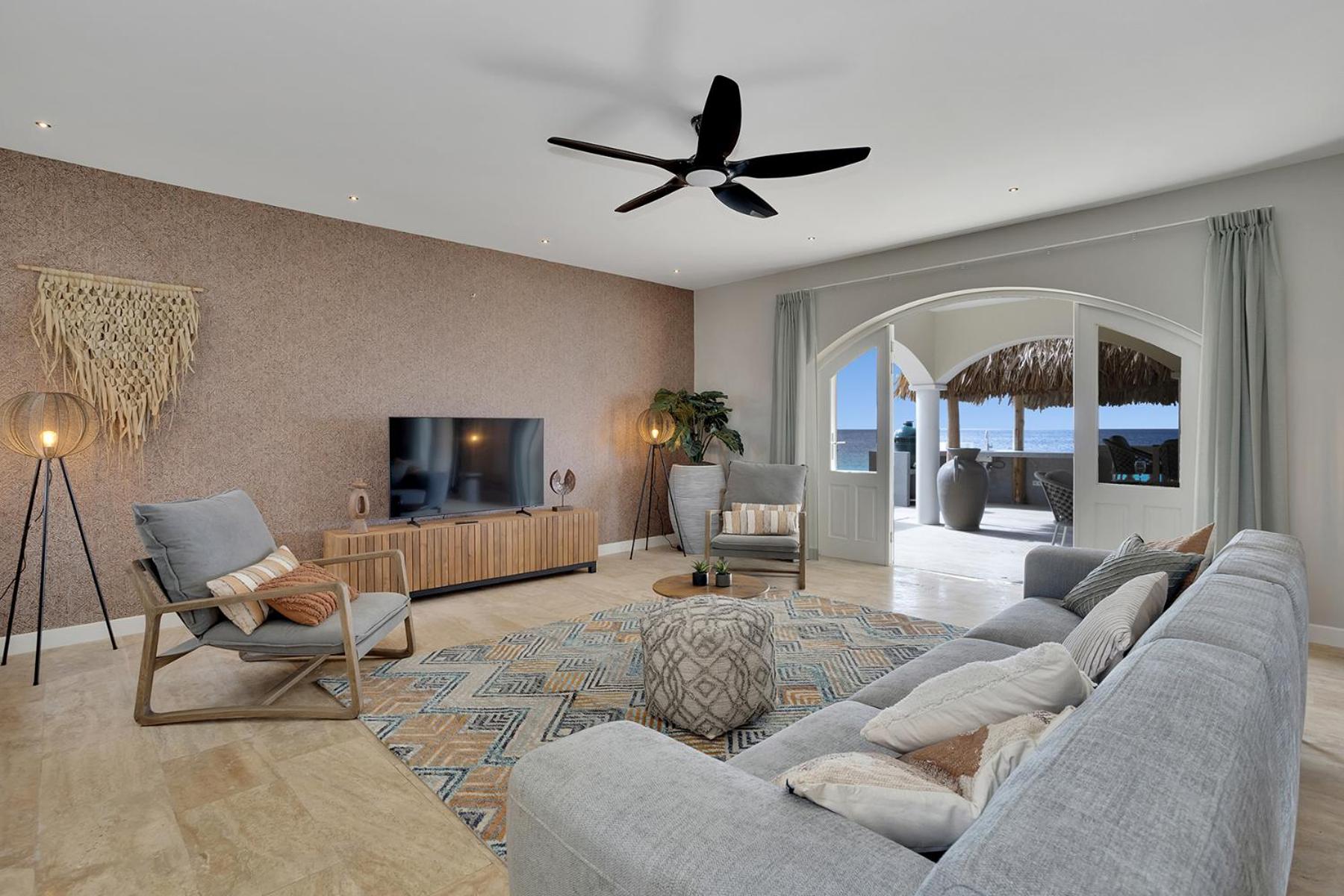 Oceanfront villa Casa Mar Azul