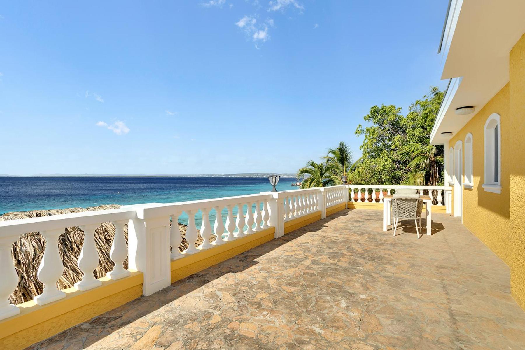 Oceanfront villa Casa Mar Azul