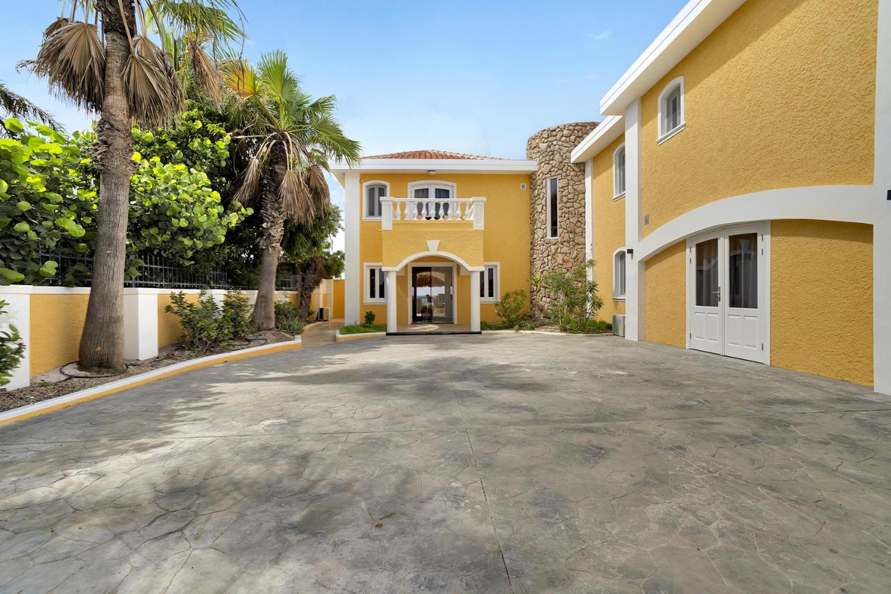 Oceanfront villa Casa Mar Azul