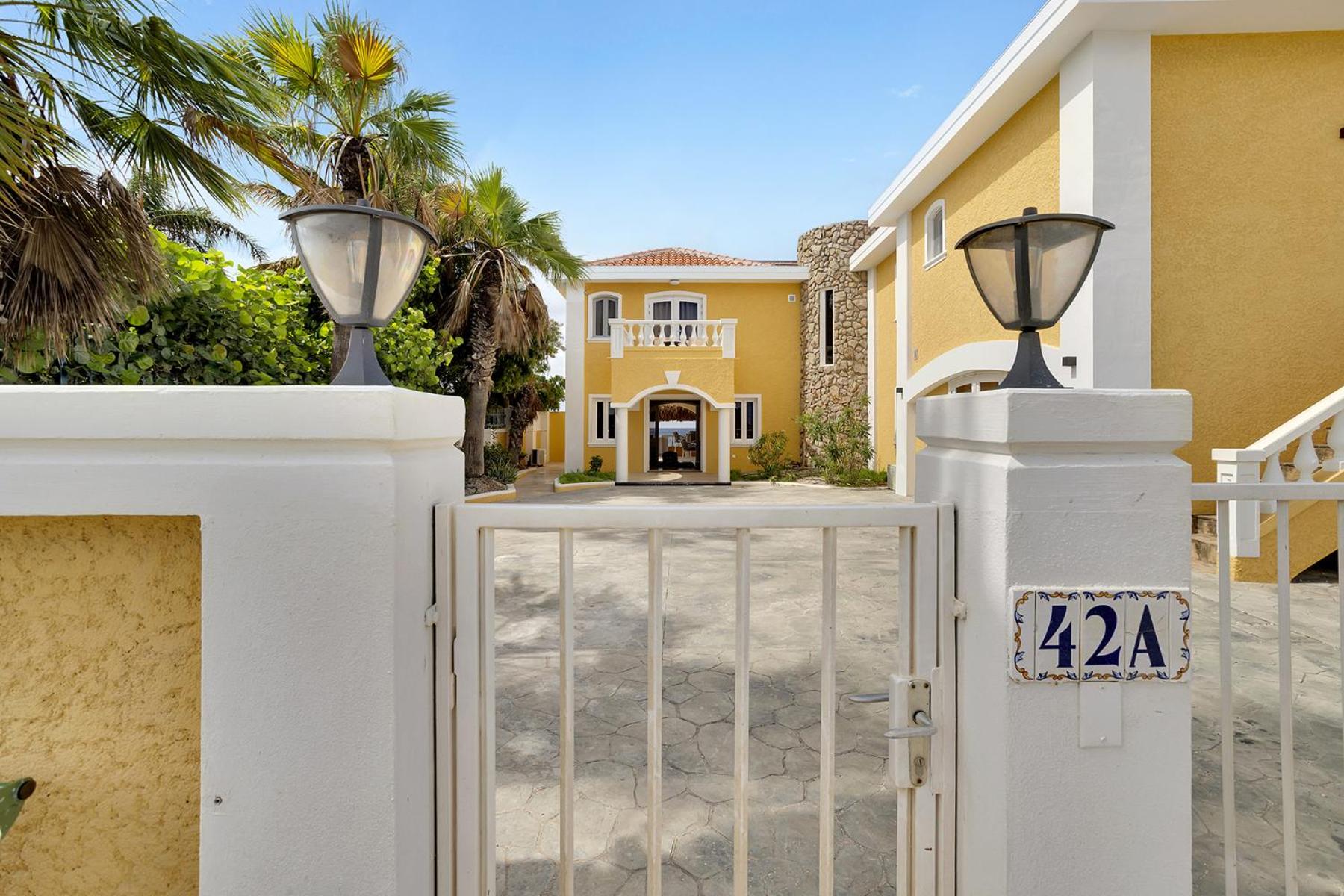 Oceanfront villa Casa Mar Azul