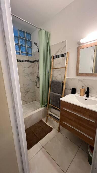 Appartement proche aéroport au rez-de-chaussée