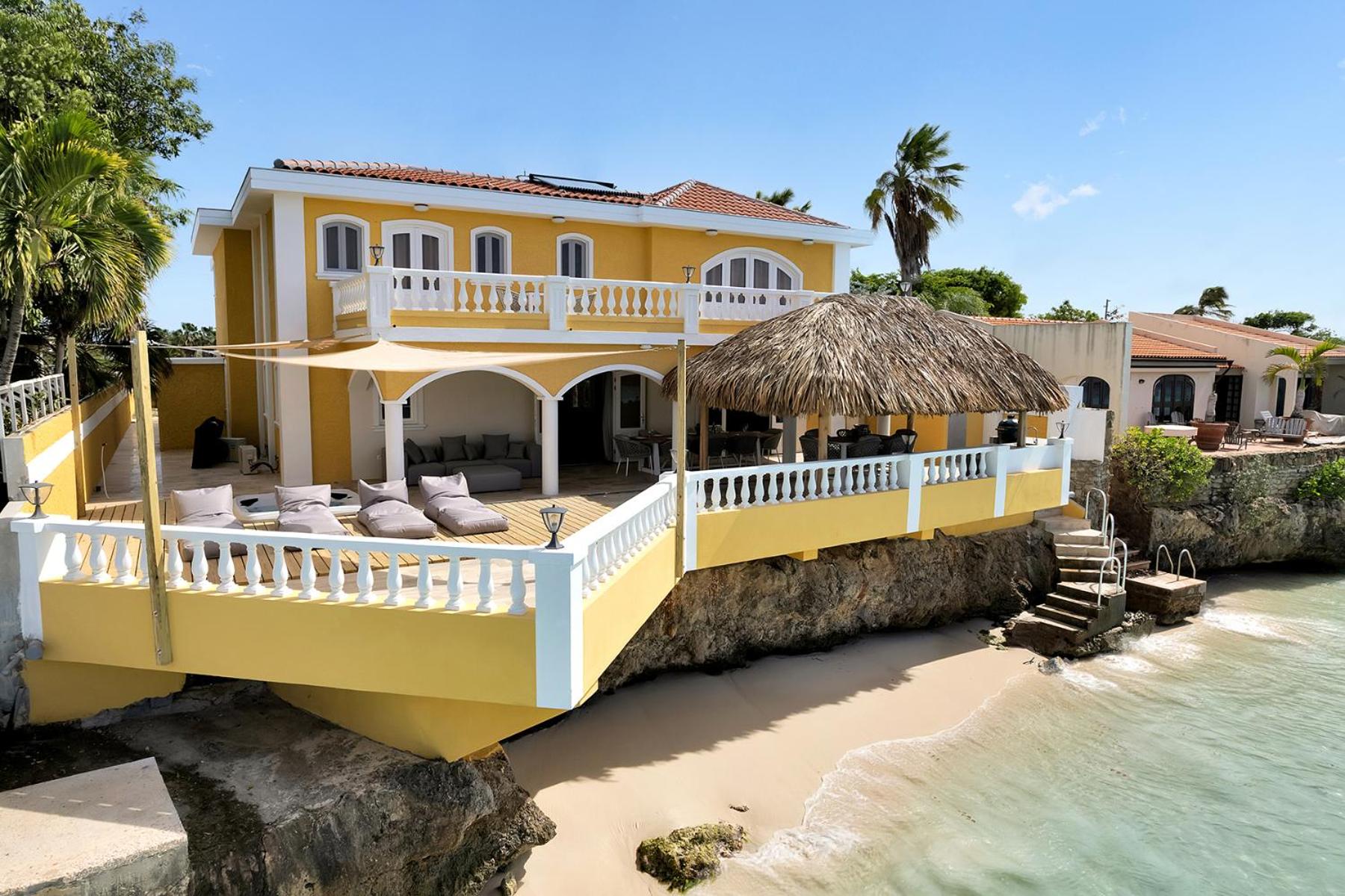 Oceanfront villa Casa Mar Azul