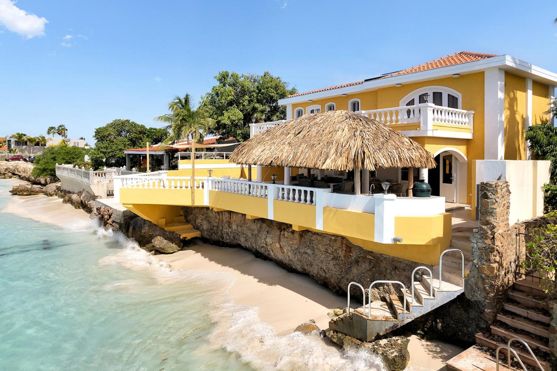 Oceanfront villa Casa Mar Azul
