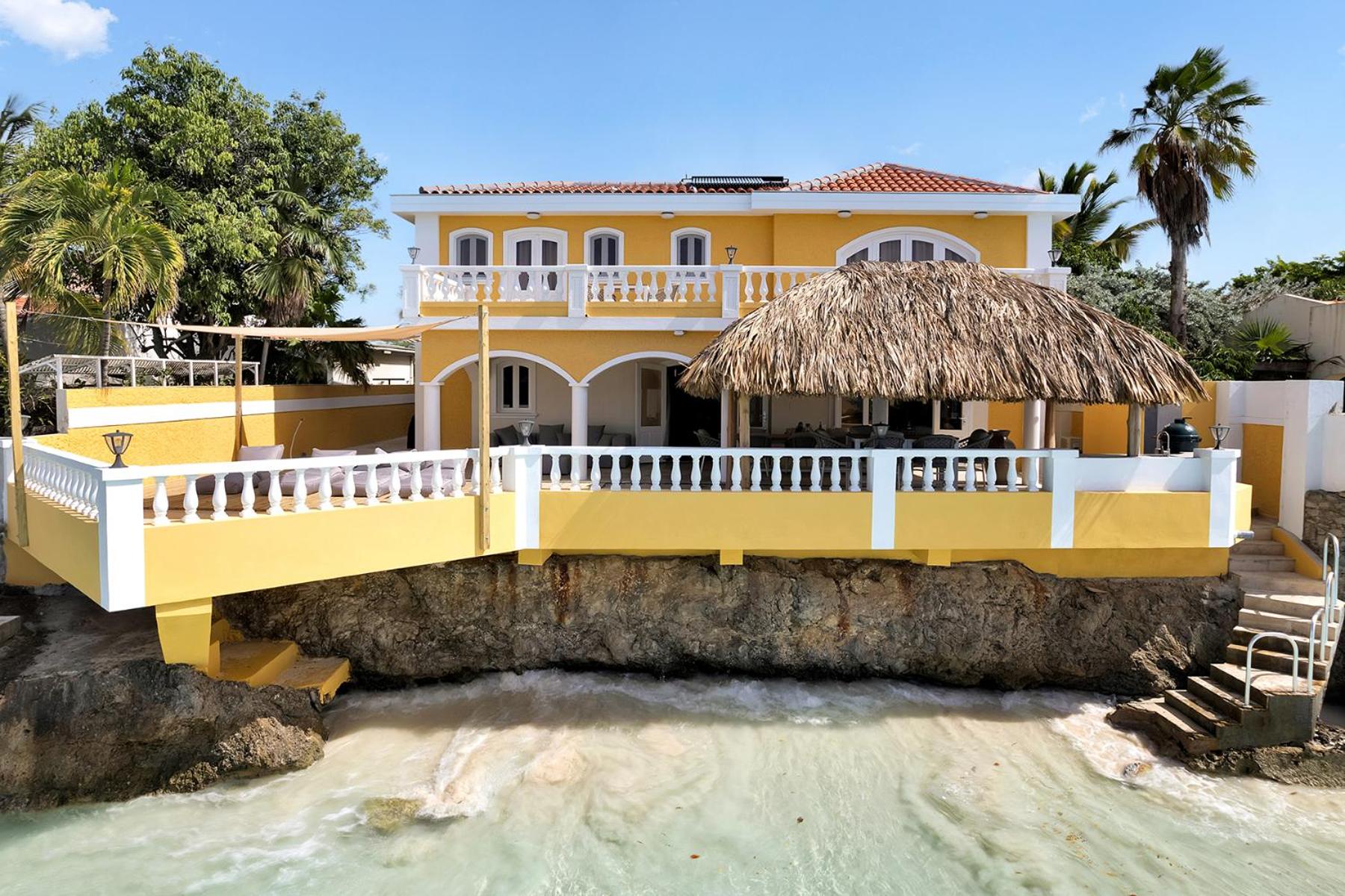 Oceanfront villa Casa Mar Azul