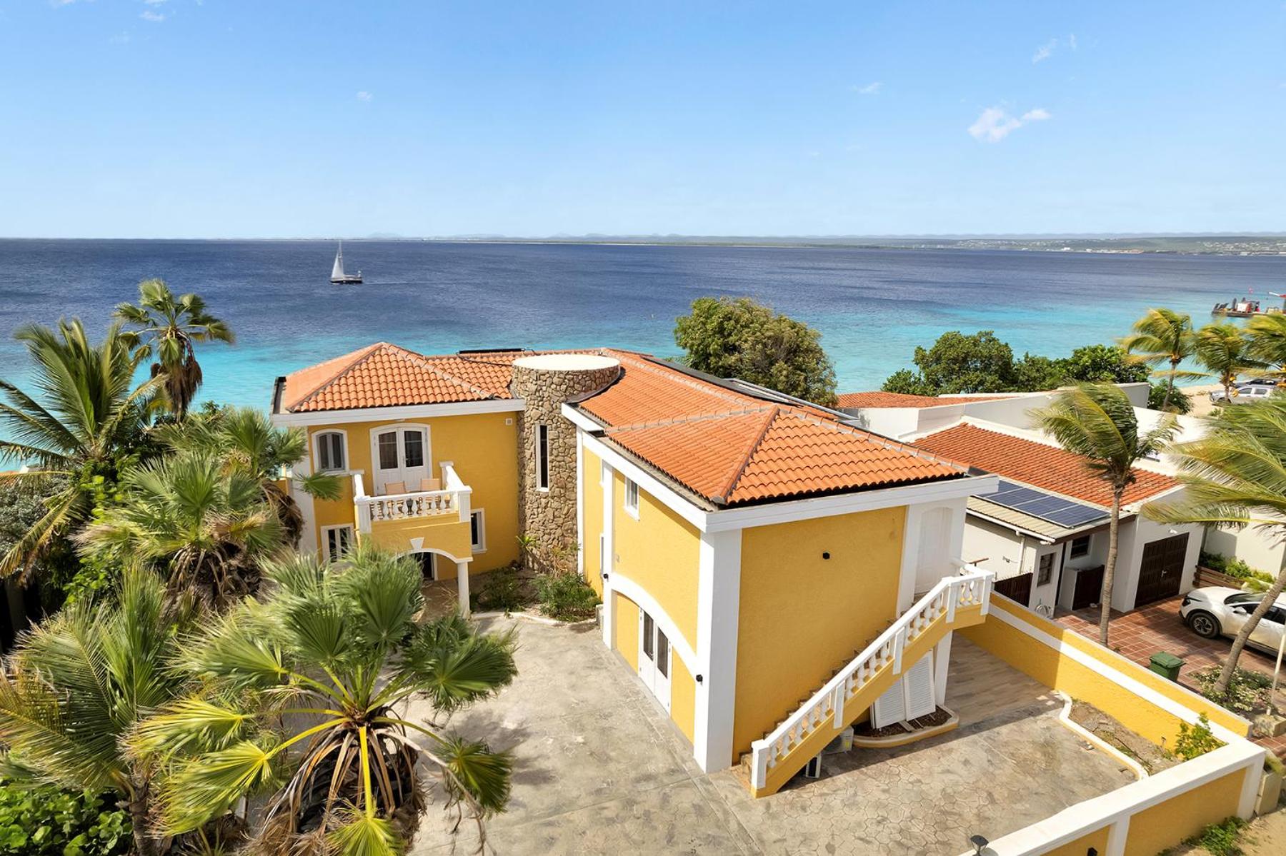 Oceanfront villa Casa Mar Azul