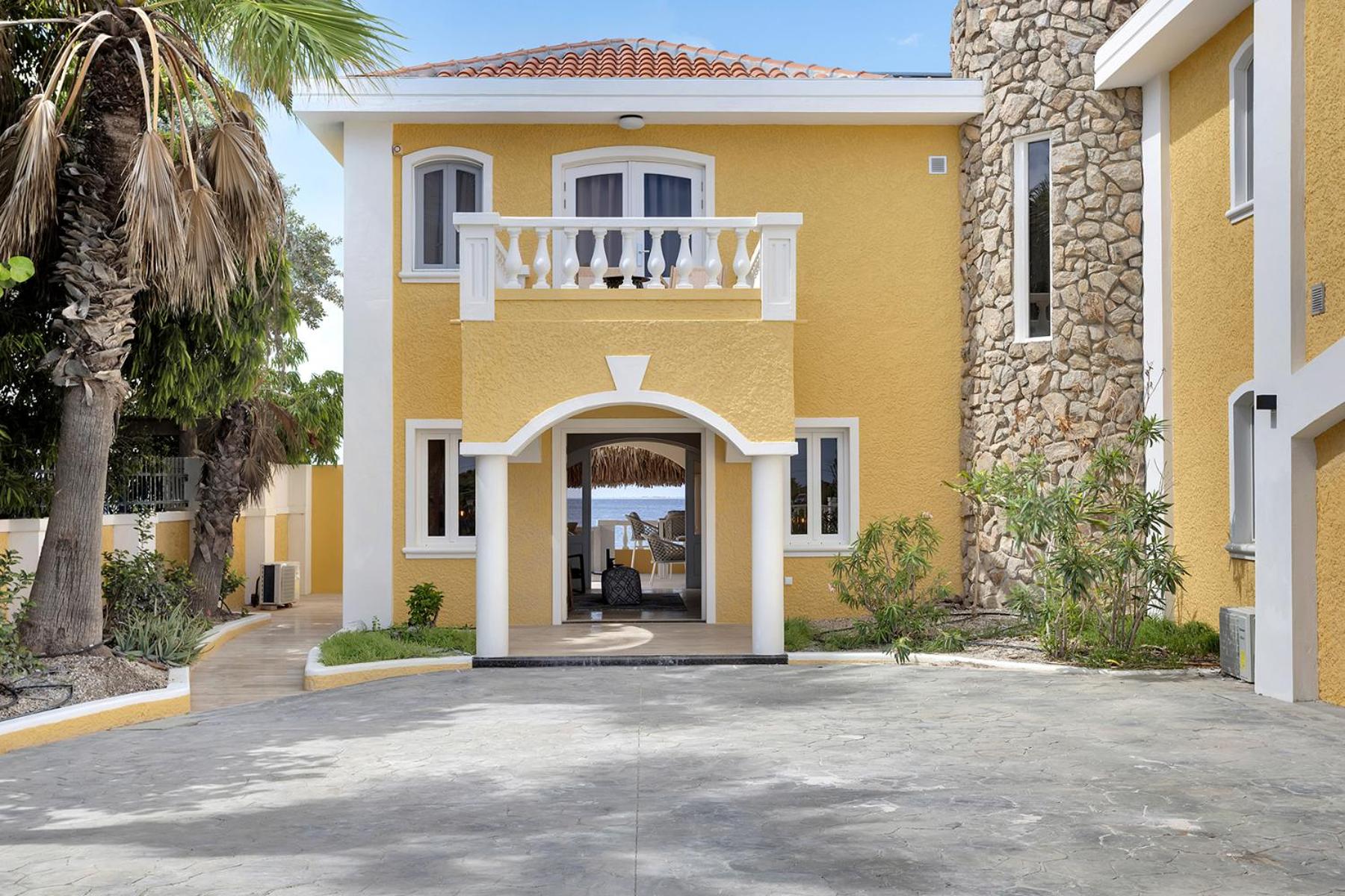 Oceanfront villa Casa Mar Azul