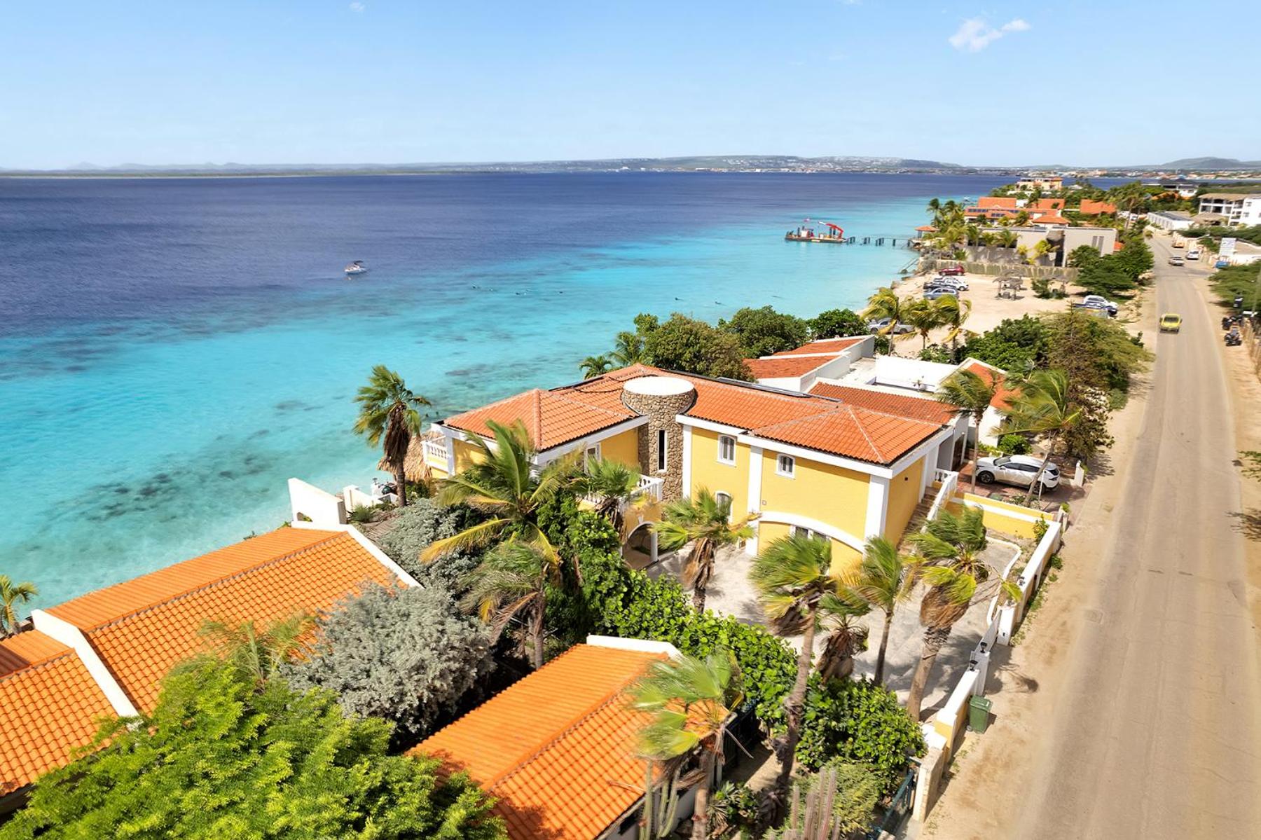 Oceanfront villa Casa Mar Azul