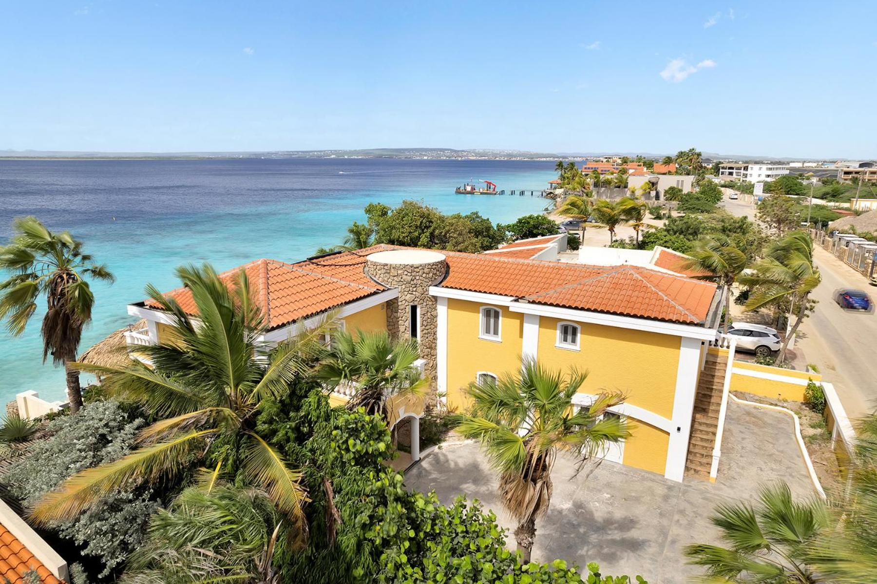 Oceanfront villa Casa Mar Azul