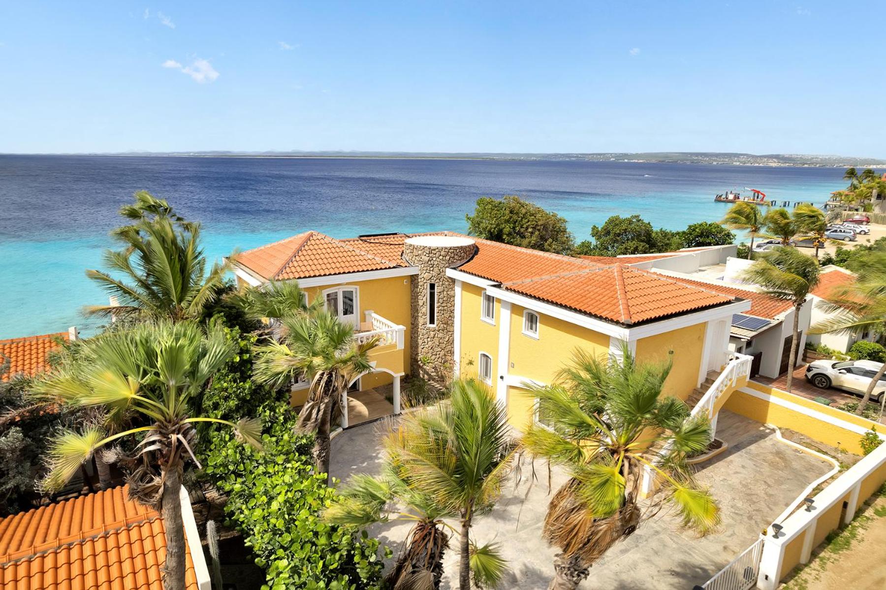 Oceanfront villa Casa Mar Azul