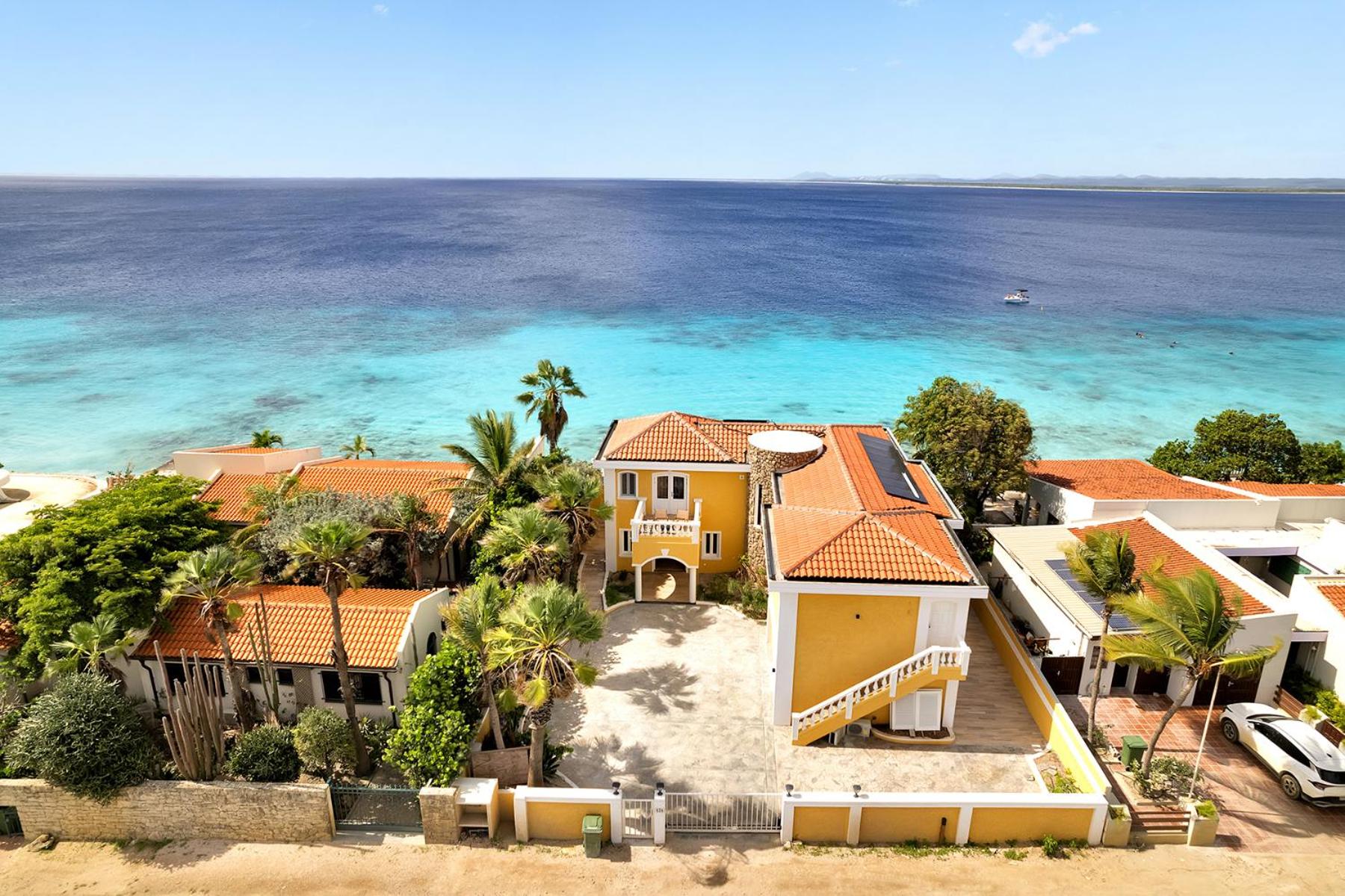 Oceanfront villa Casa Mar Azul
