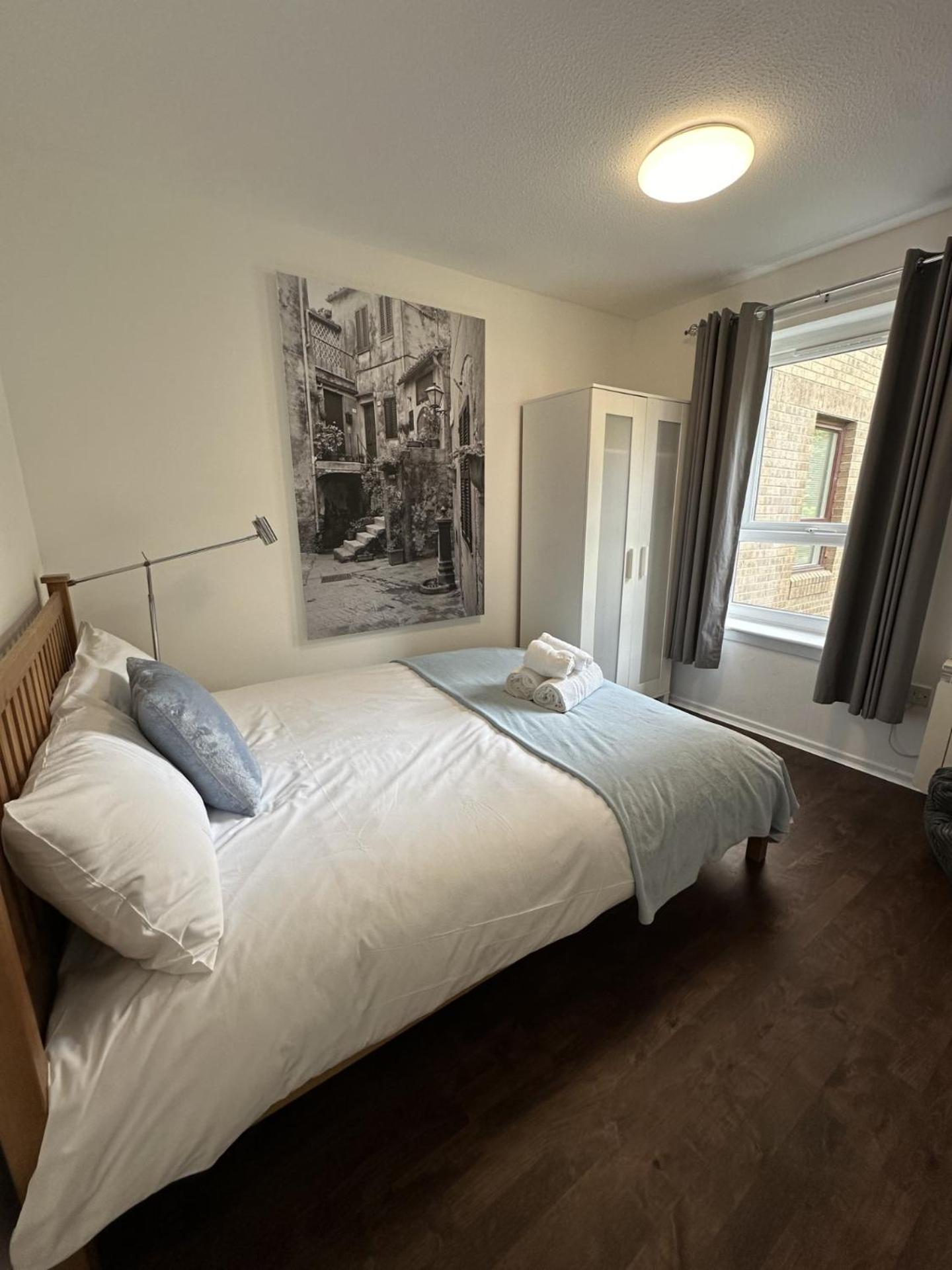 Two bedroom flat close to meadows with free parking by parking permit