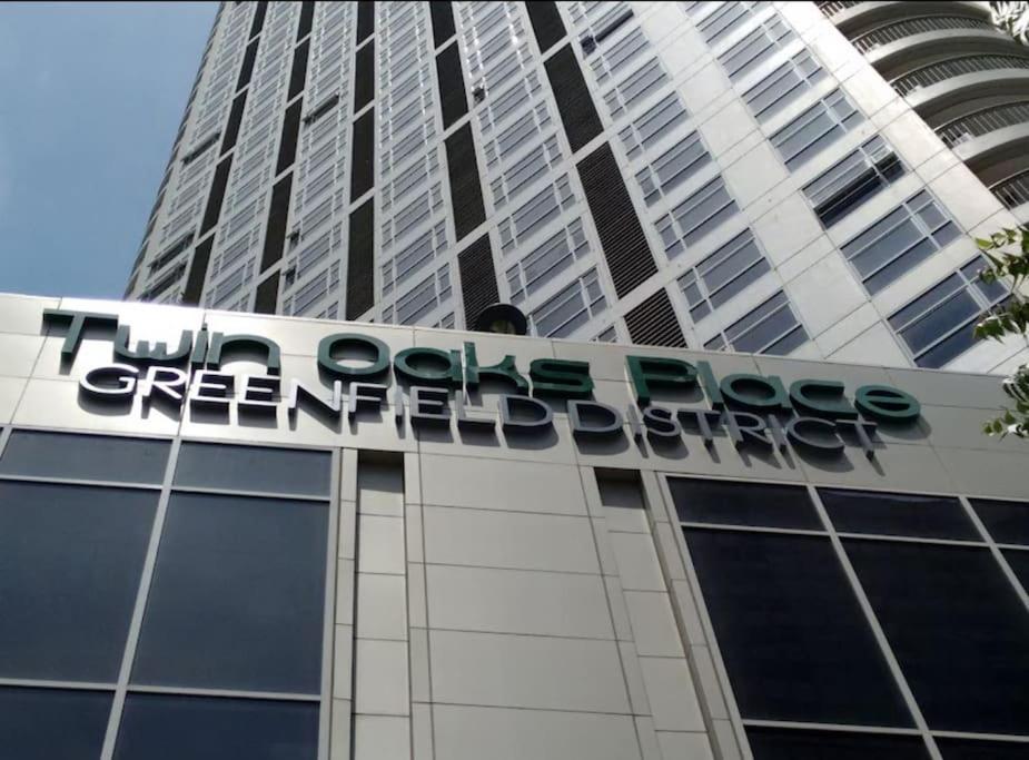 Greenfield District Shaw Blvd Studio at Twin Oaks Place view 4