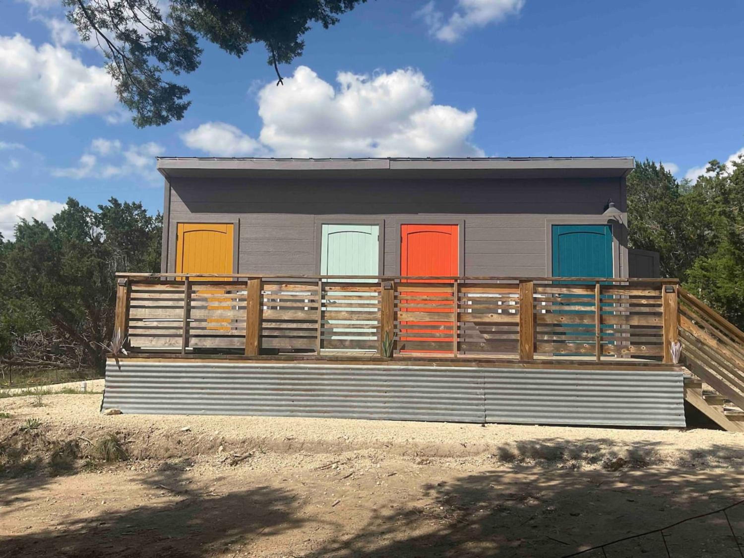 Winter Retreat on Tranquil 10 Acres with Starlink Internet