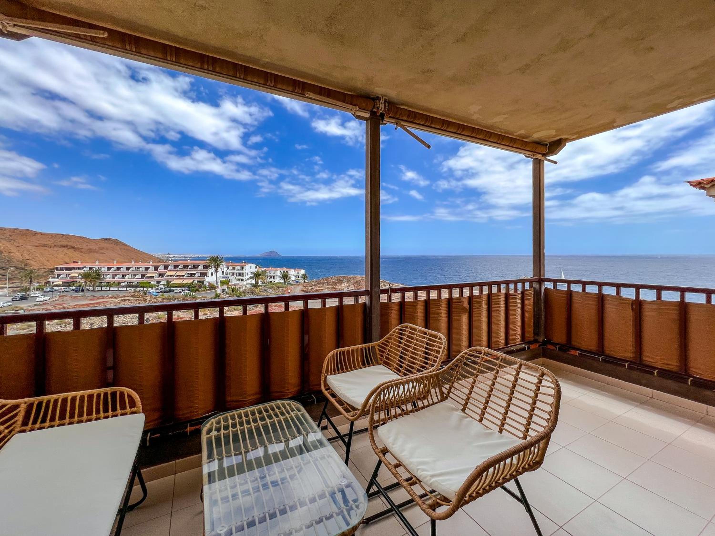 Seaside apartment with a sea view