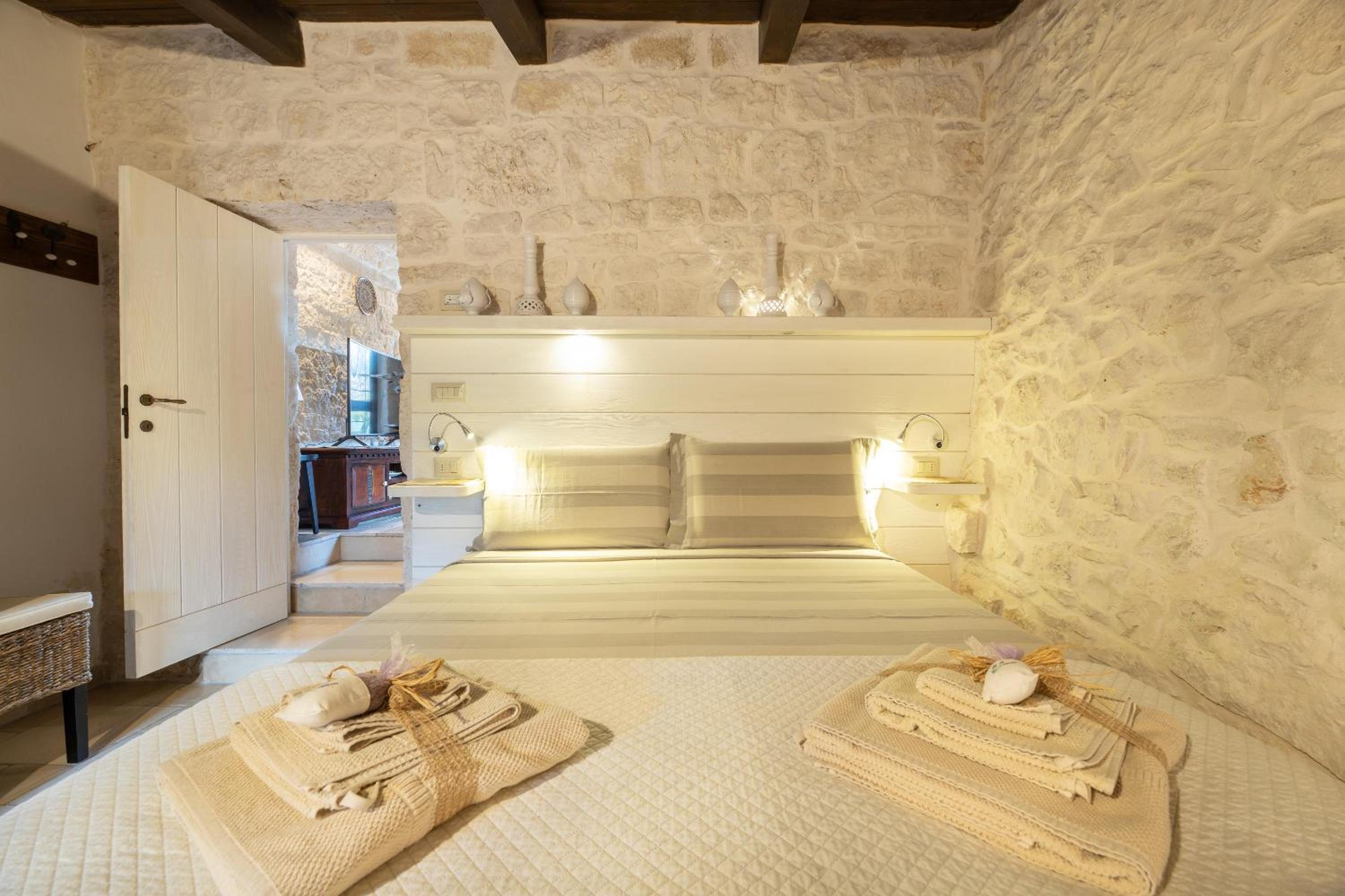 Trullo Dorato view 3