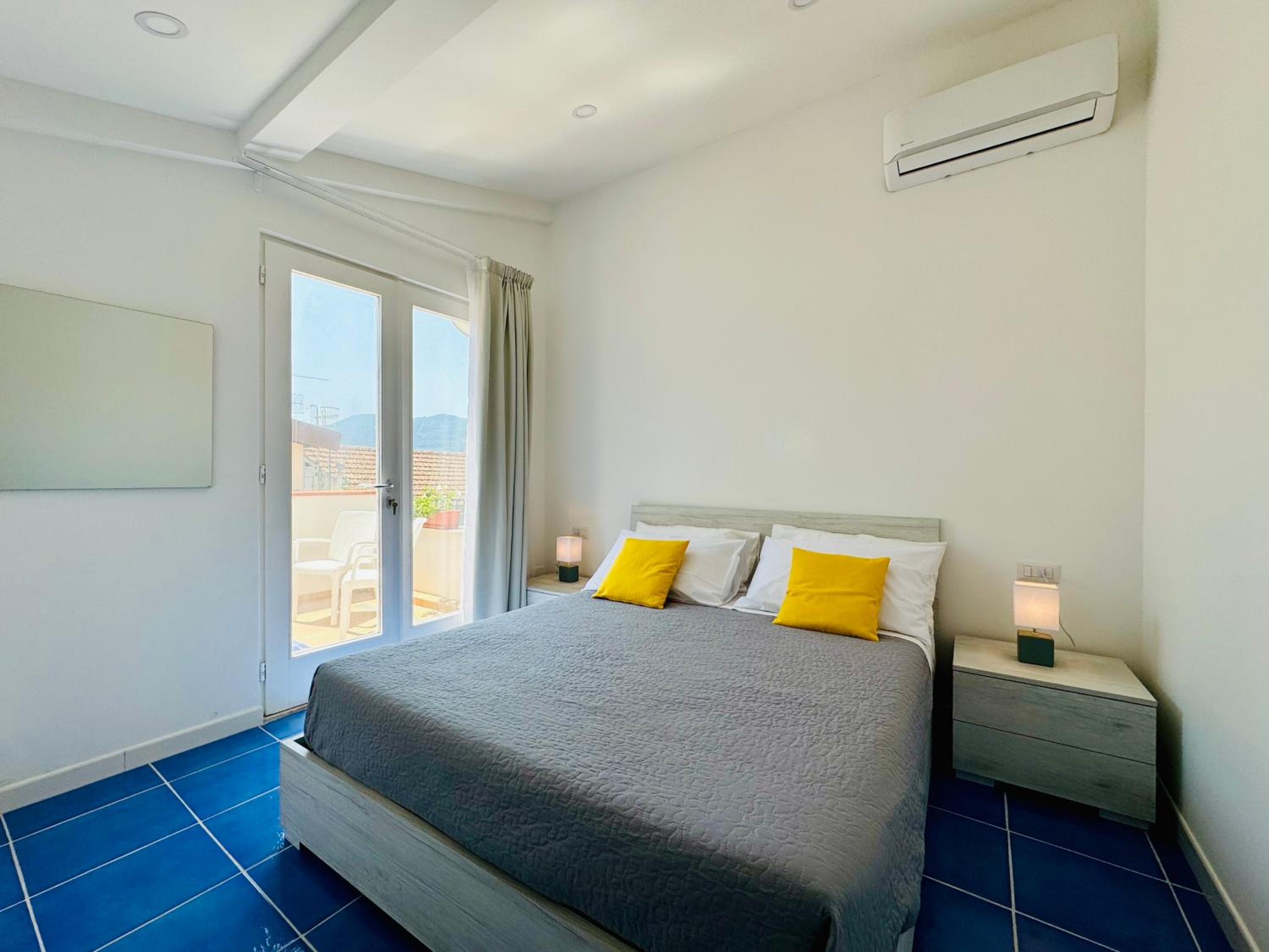 YourHome - La Famiglia Apartment