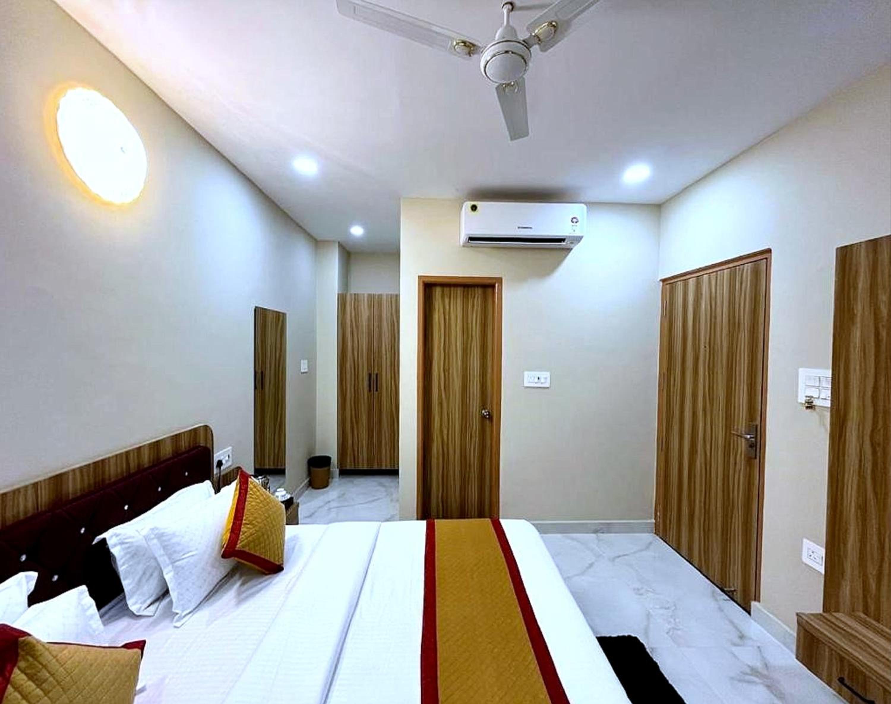 Hotel Vrinda Niddhivan ! Fully AC, Prem mandir at walking distance ! just near the Iskcon temple view 5