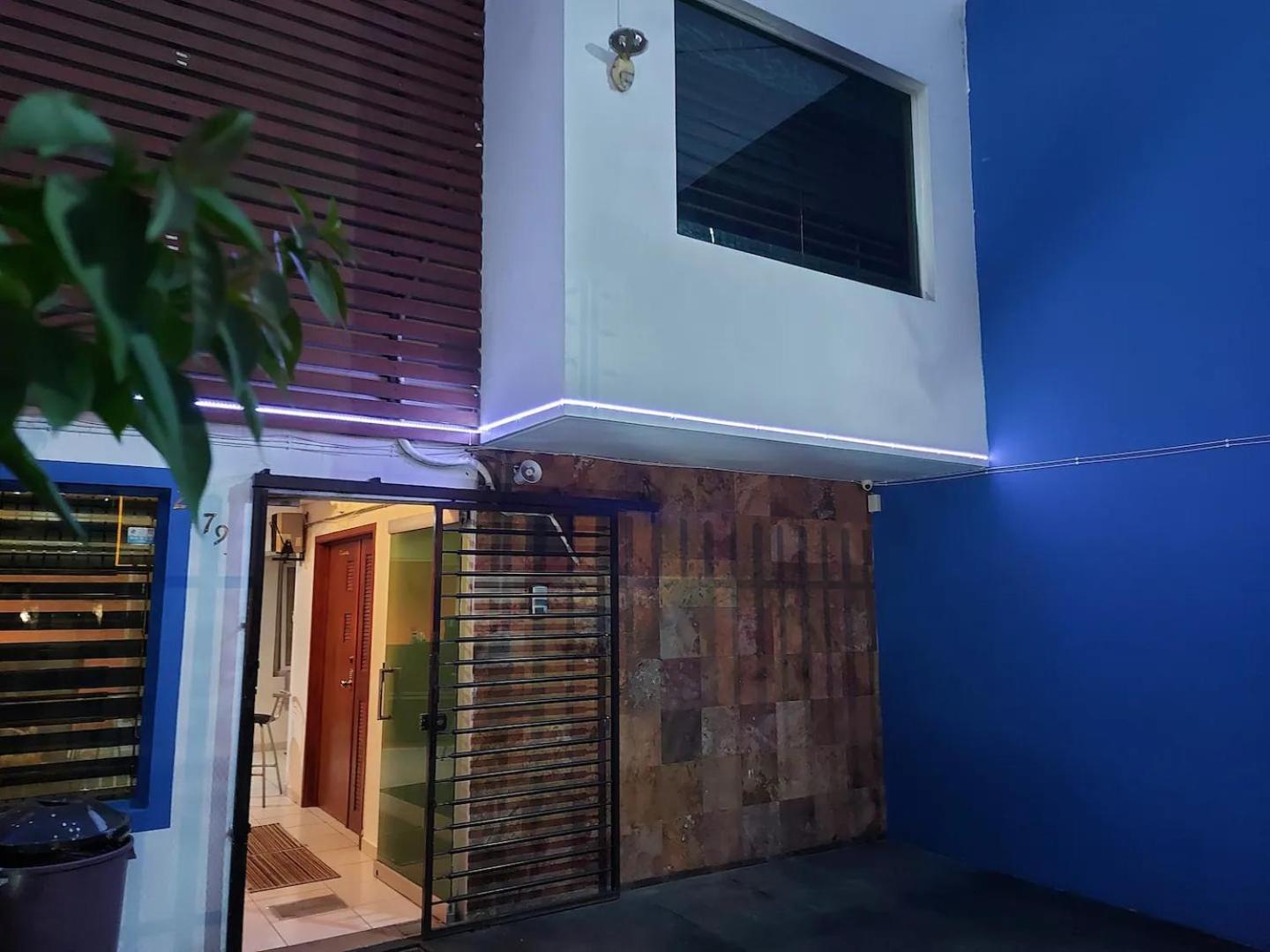 GDL Home with Roof Ideal for Groups & Families