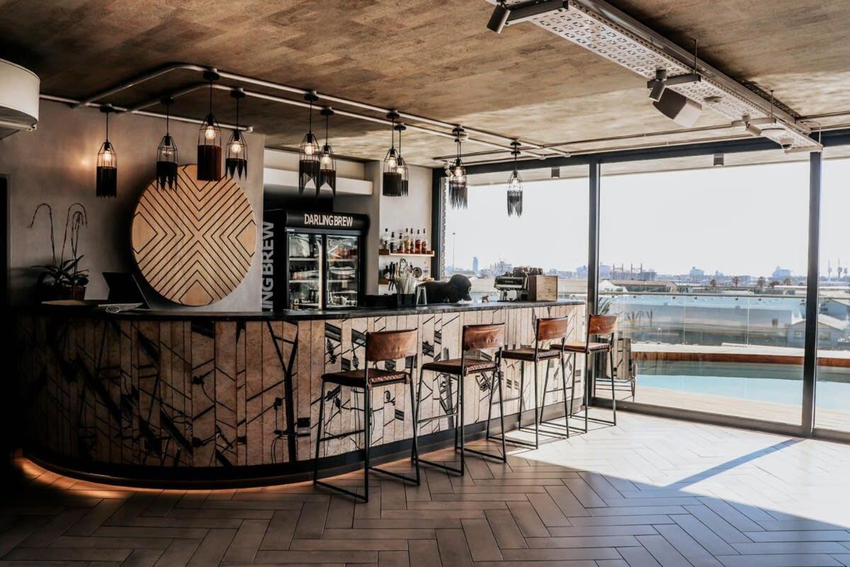 Wex624 - Spacious Modern Studio Apartment-Pool Bar Gym view 2