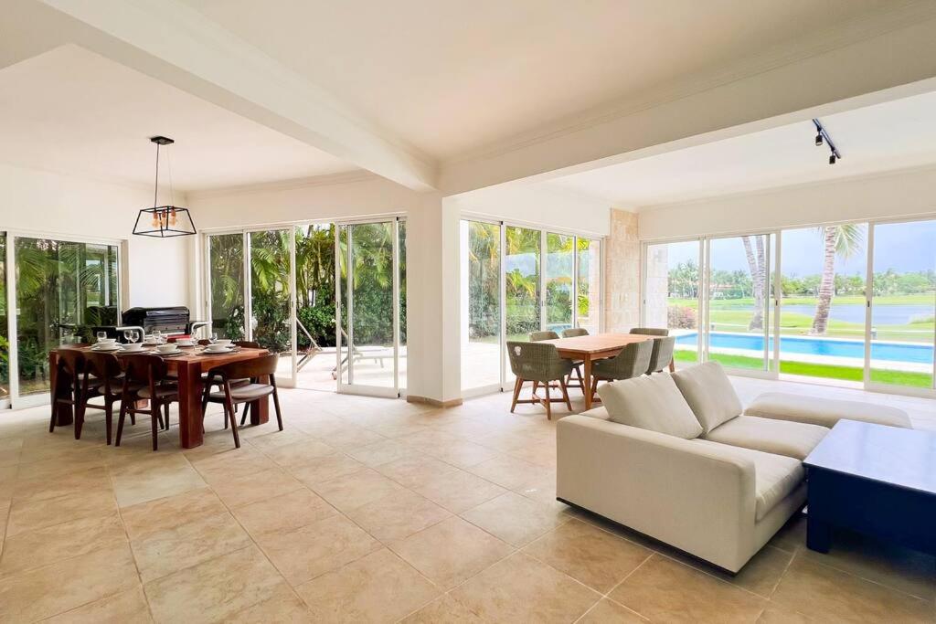 New Lake View Villa Cocotal Golf