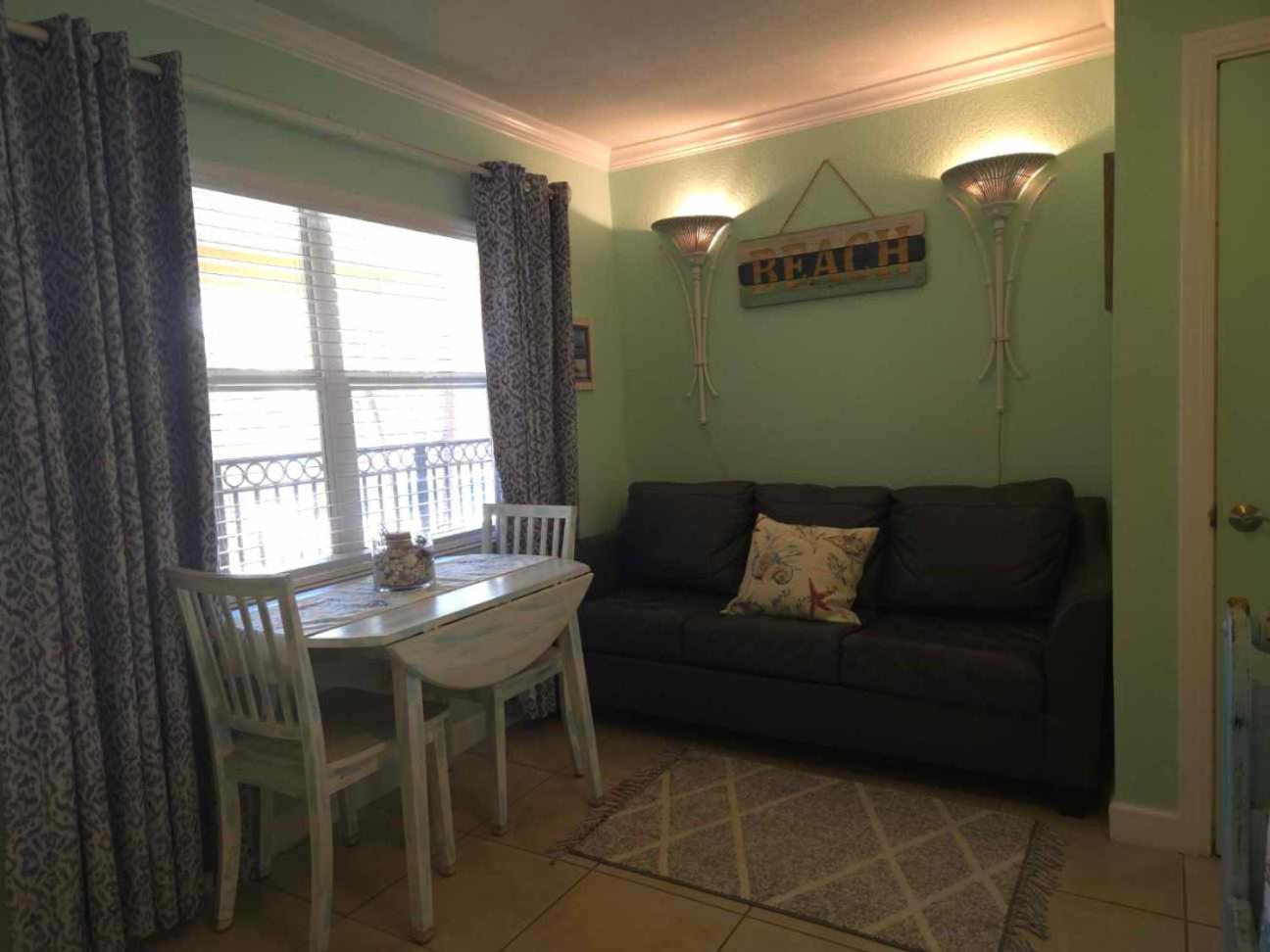 Coconut Villa's Suite 4! Relax by the Pool and Walk to Beach and Restaurants! view 5