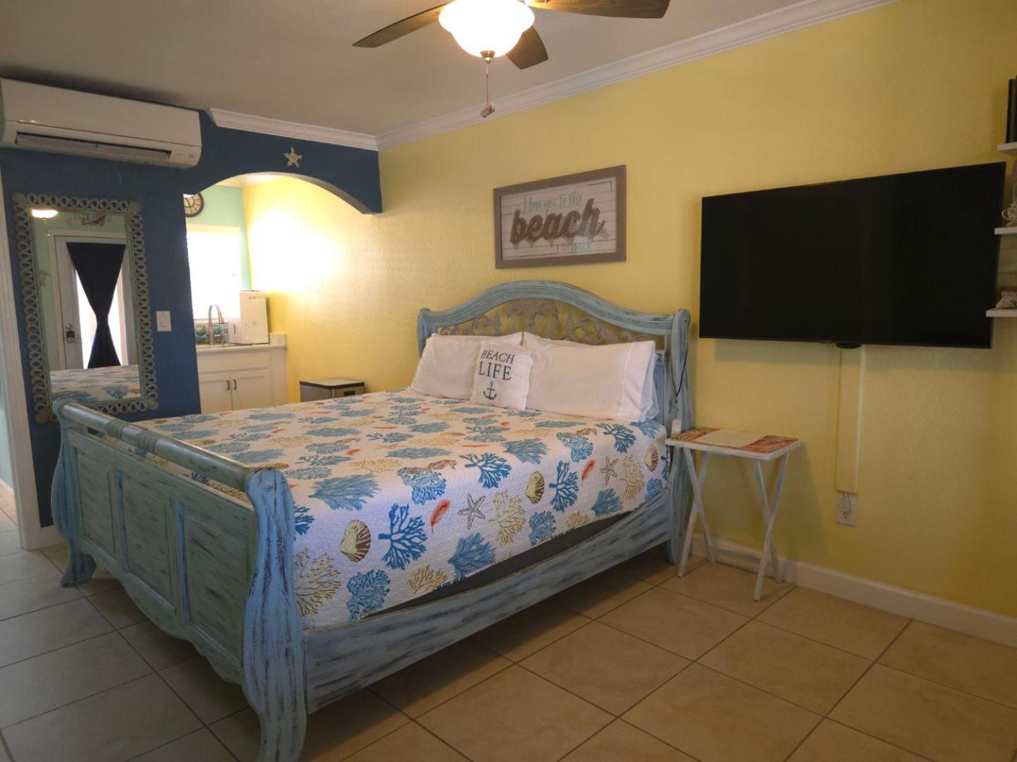 Coconut Villa's Suite 4! Relax by the Pool and Walk to Beach and Restaurants! view 4