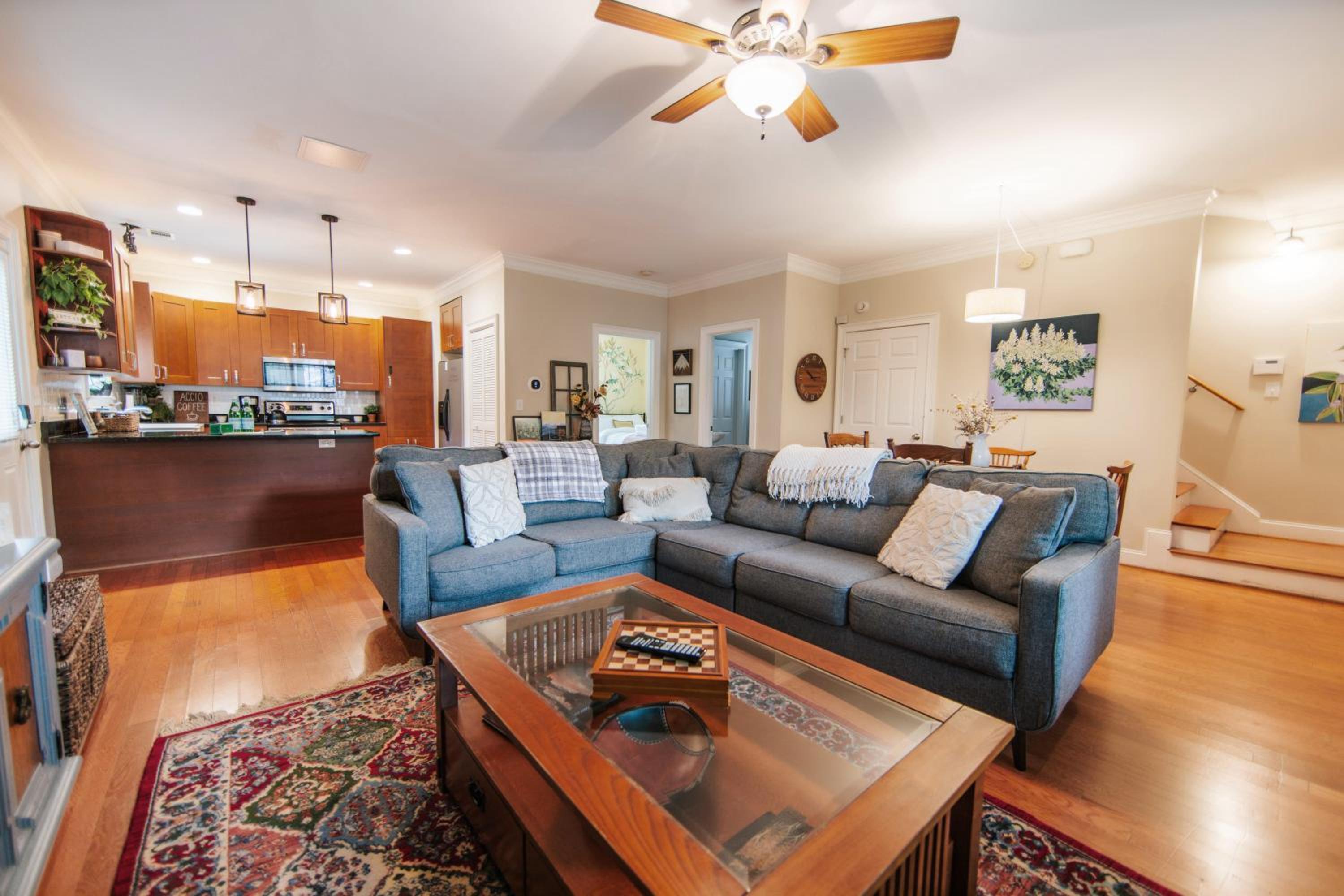 Cozy Cottage - Walk to Campus, Stadium, Downtown view 4