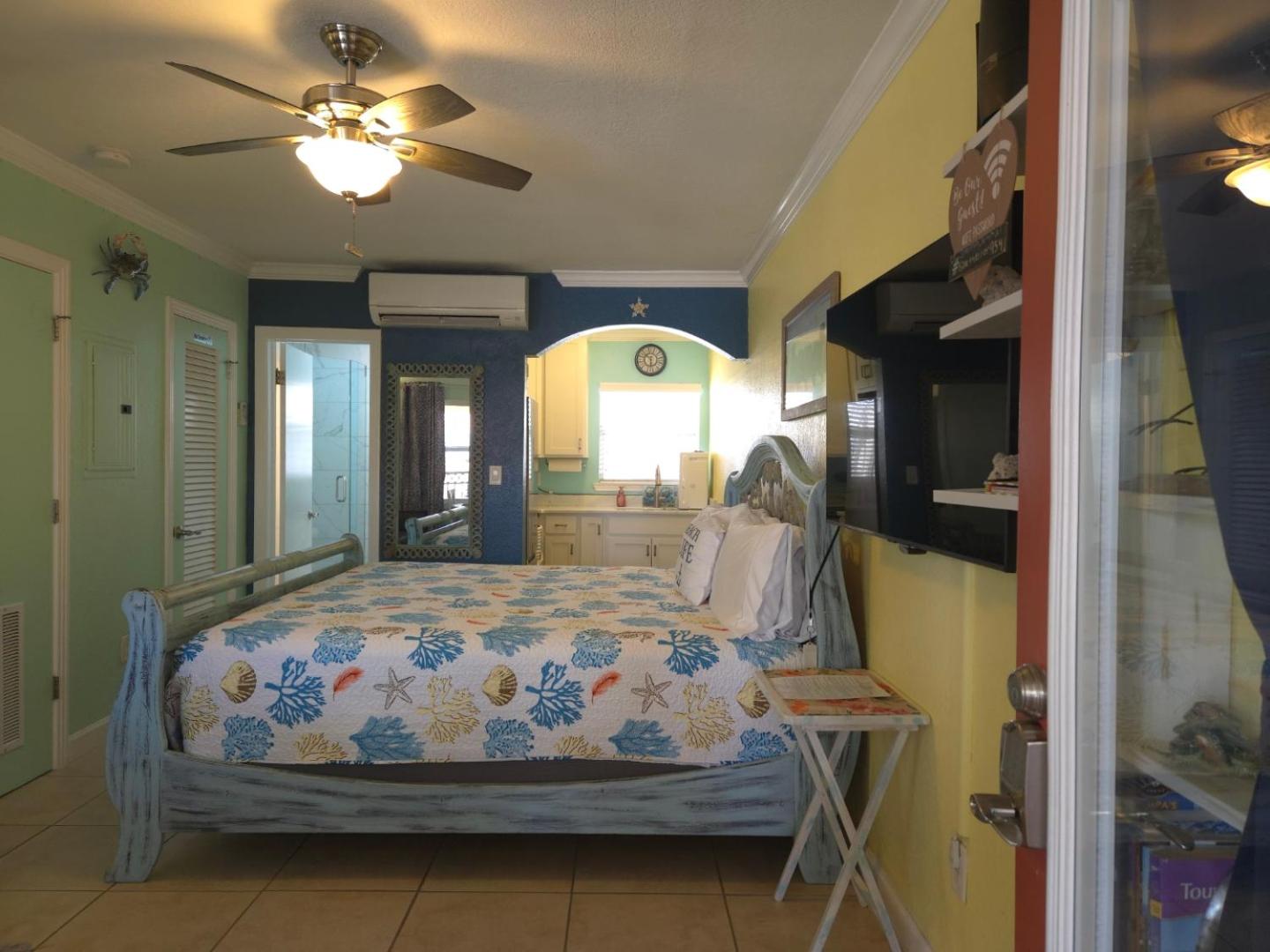 Coconut Villa's Suite 4! Relax by the Pool and Walk to Beach and Restaurants! view 3