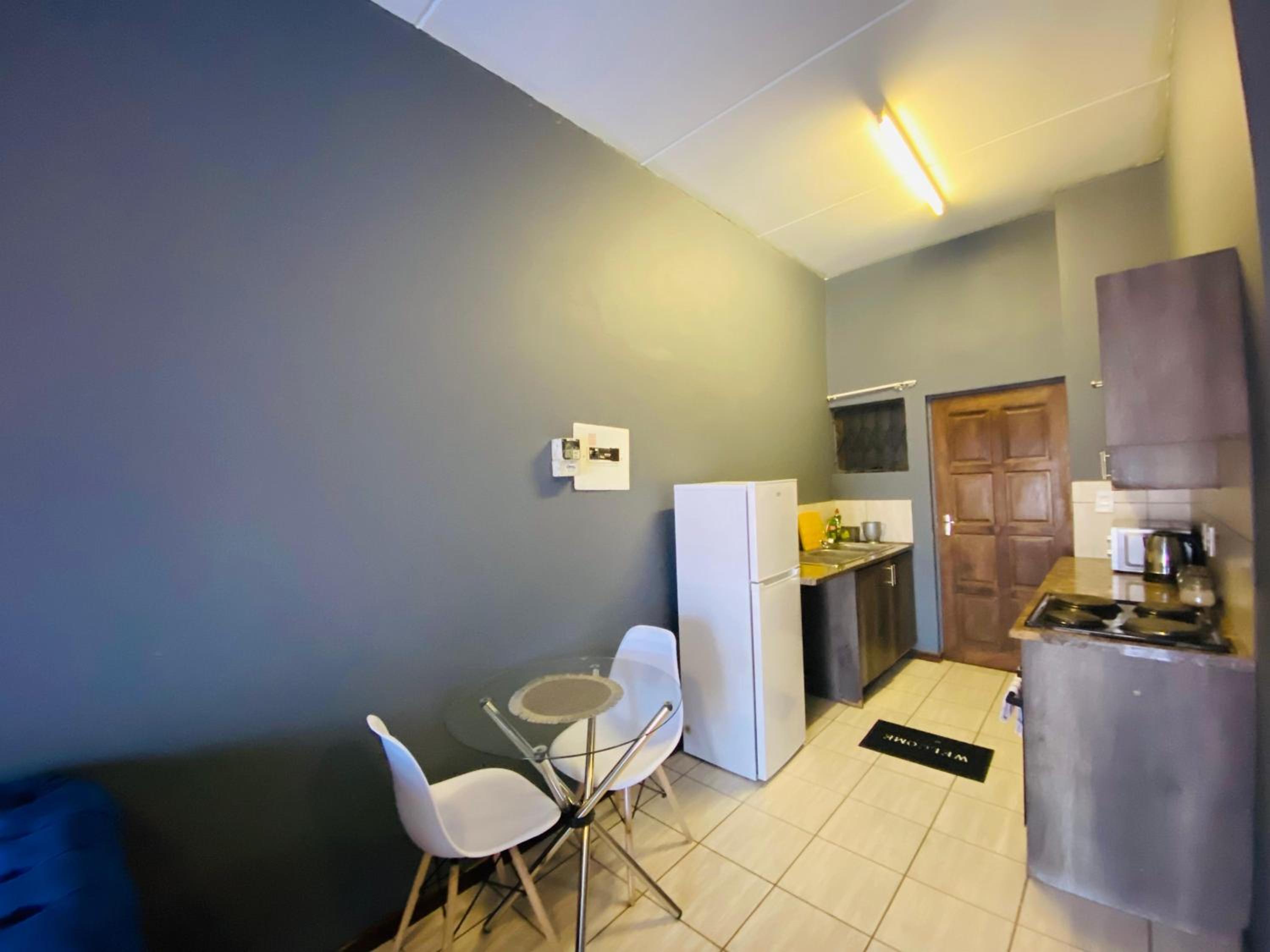 Apartment in Kempton park view 3