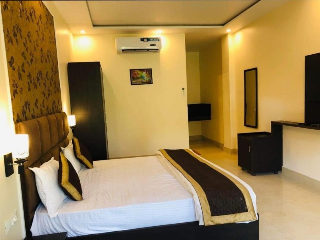 The Palms Resort By Crystona Hotels & Resorts