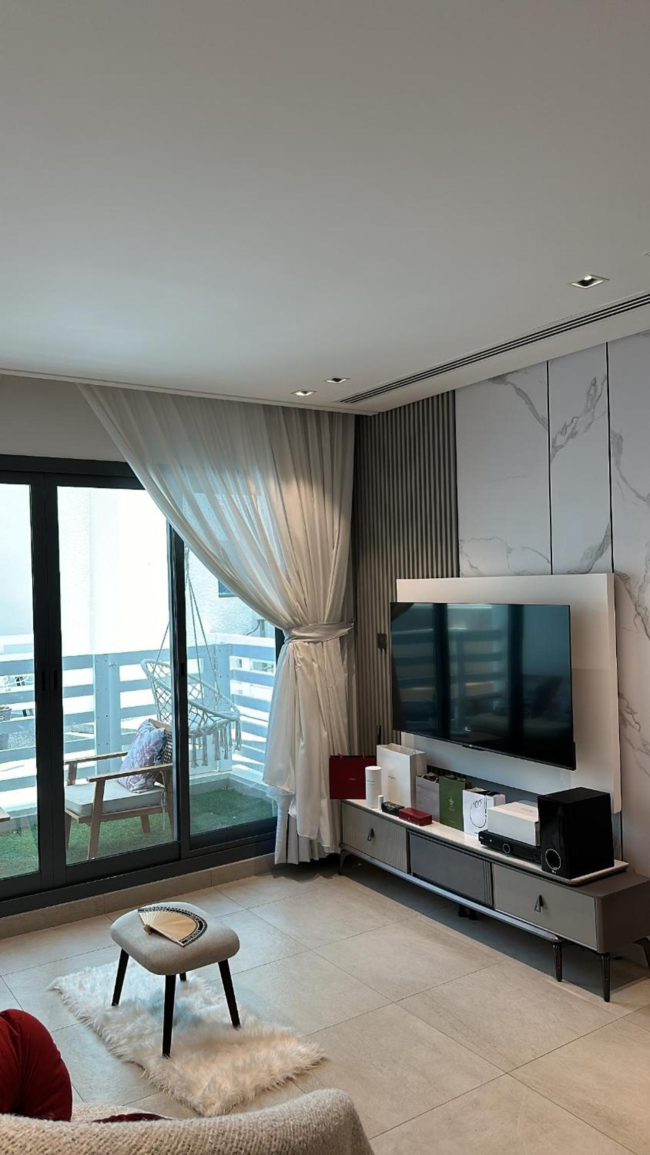 Diamonds Suite