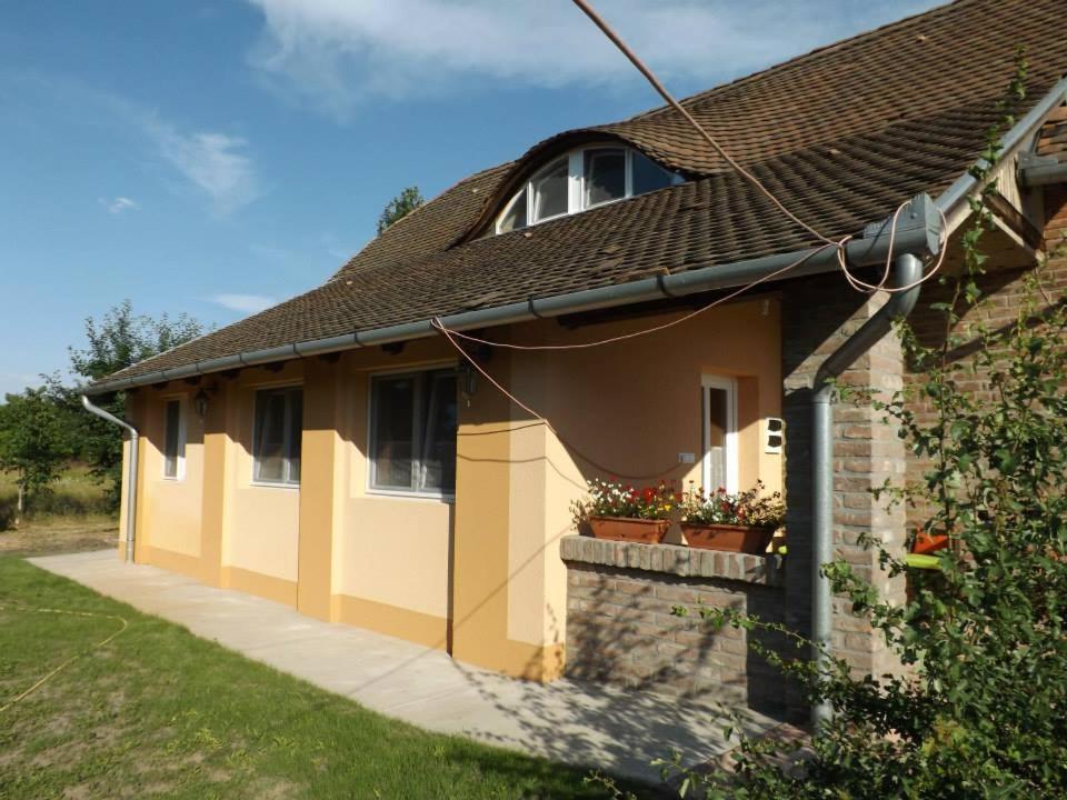 Dinnyelaposi Vendégház