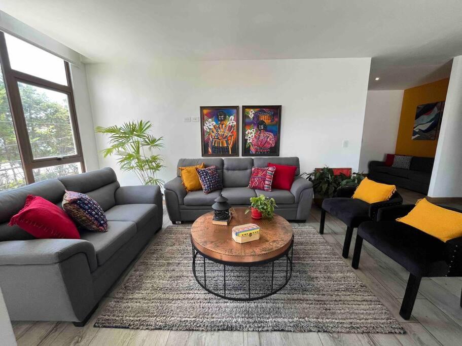 DN2A-Great location with patio and pool view 5