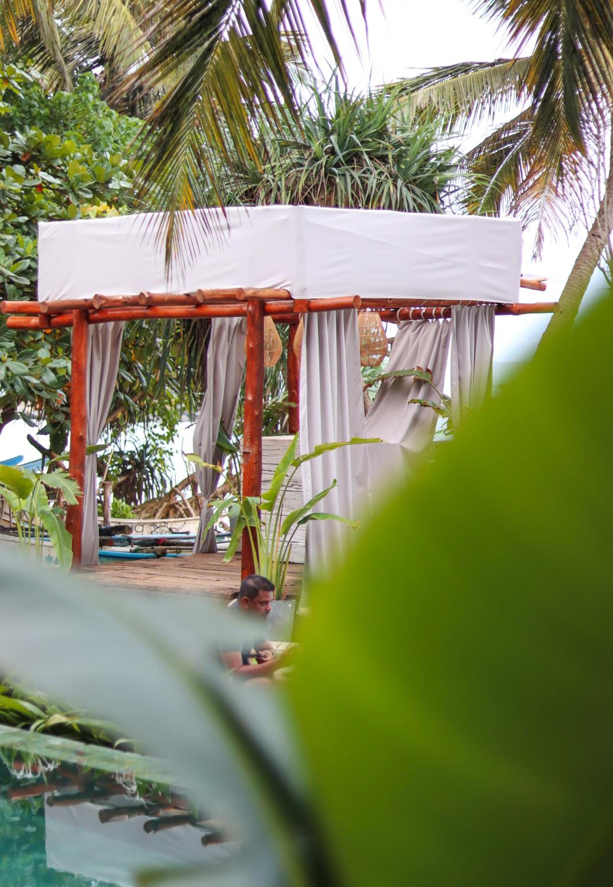 Banana Bunks Mirissa