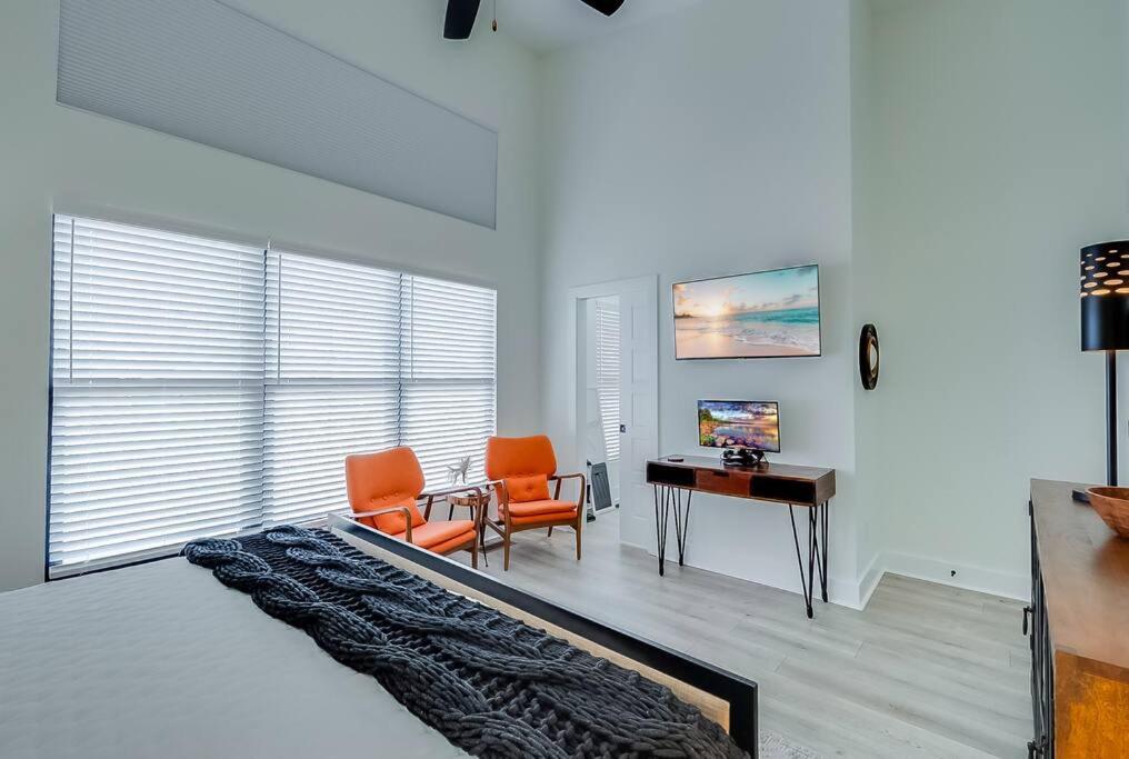 Lexington Vacations - Luxurious 3 BR Distillery District Townhouse - Property Image 29
