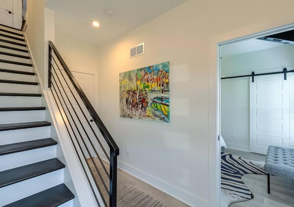 Lexington Vacations - Luxurious 3 BR Distillery District Townhouse - Property Image 28