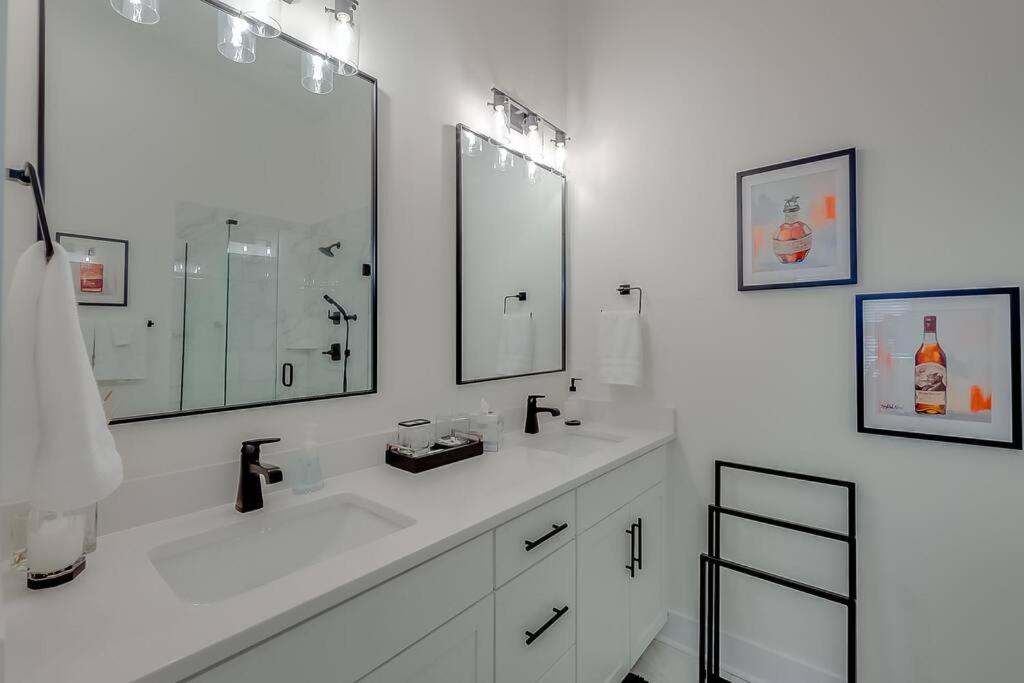 Lexington Vacations - Luxurious 3 BR Distillery District Townhouse - Property Image 26