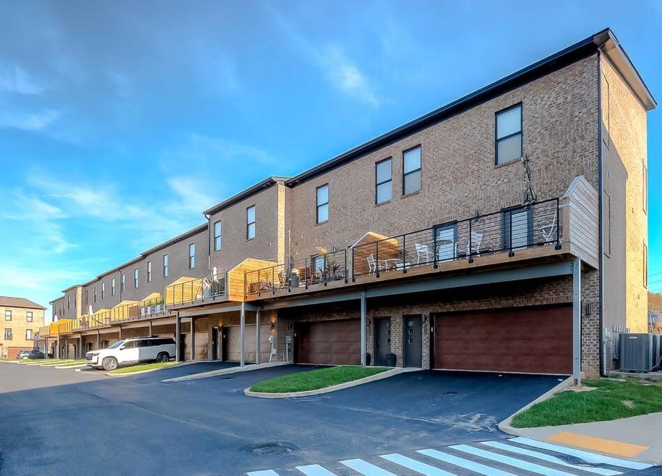 Lexington Vacations - Luxurious 3 BR Distillery District Townhouse - Property Image 25