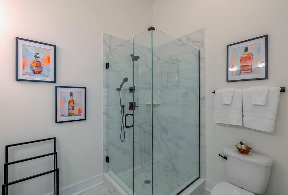 Lexington Vacations - Luxurious 3 BR Distillery District Townhouse - Property Image 19