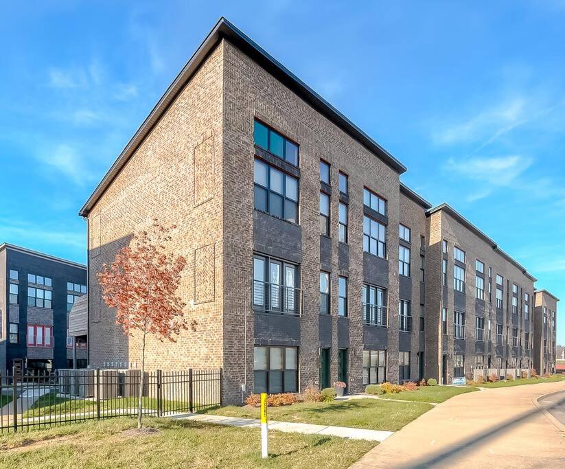 Lexington Vacations - Luxurious 3 BR Distillery District Townhouse - Property Image 11