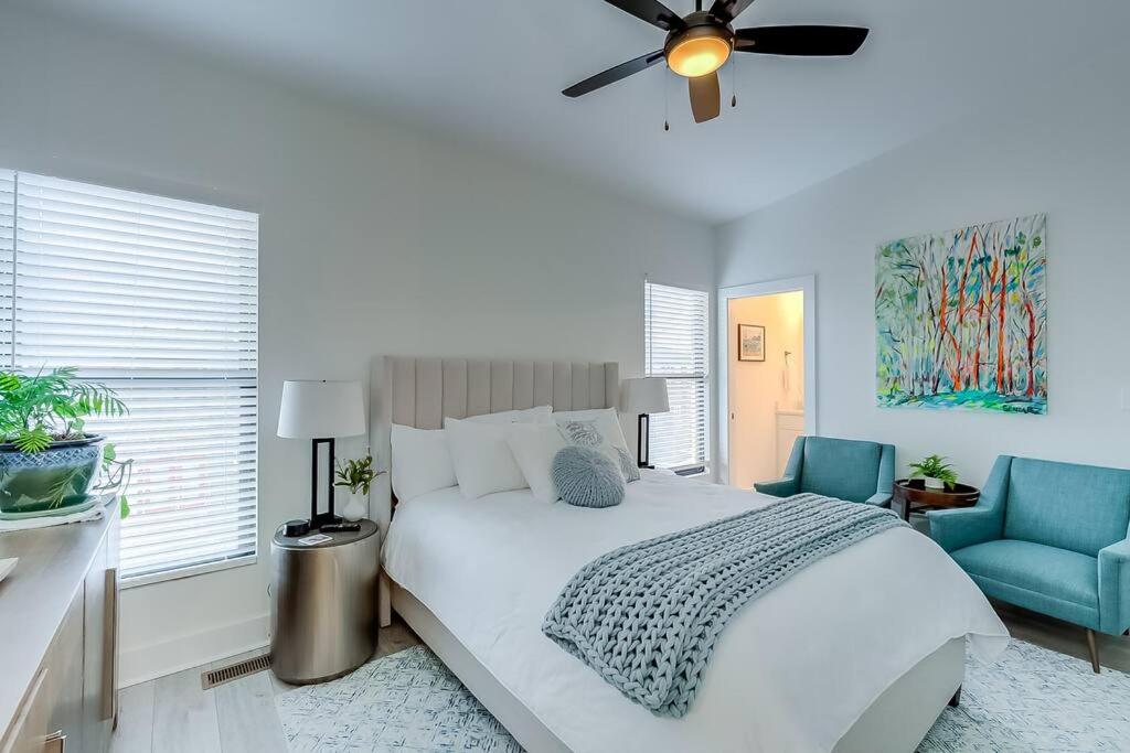 Lexington Vacations - Luxurious 3 BR Distillery District Townhouse - Property Image 10