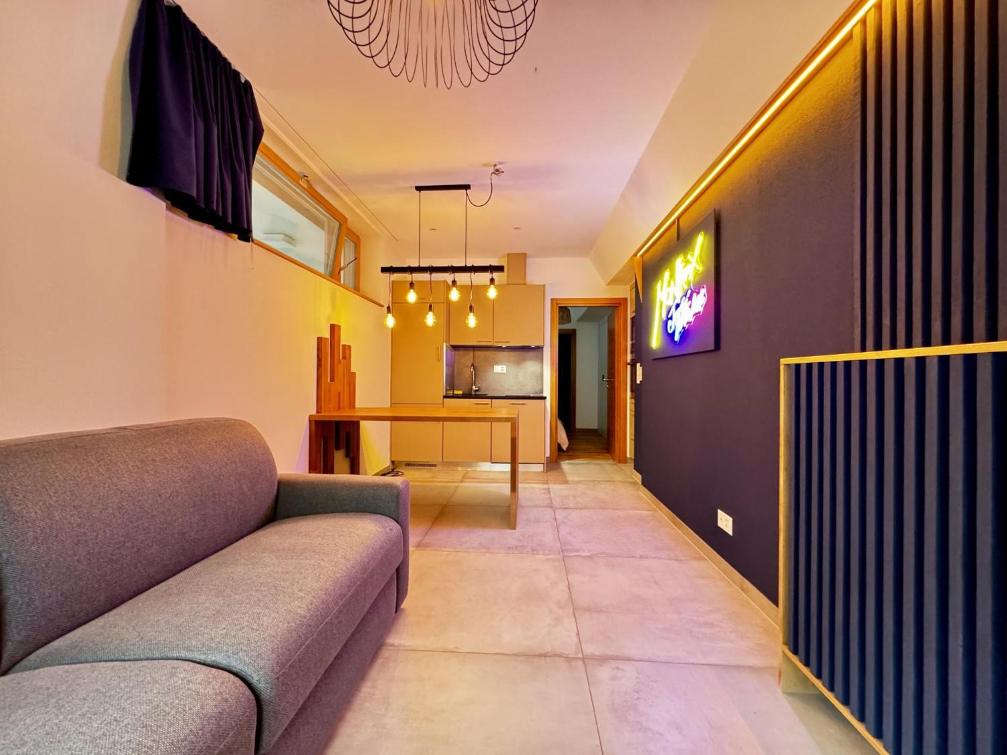 Close to Lake & Chillon Castle, New & Comfortable