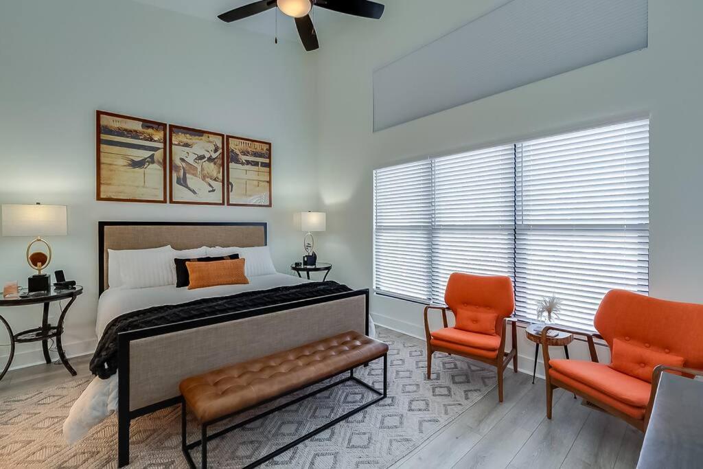 Lexington Vacations - Luxurious 3 BR Distillery District Townhouse - Property Image 5